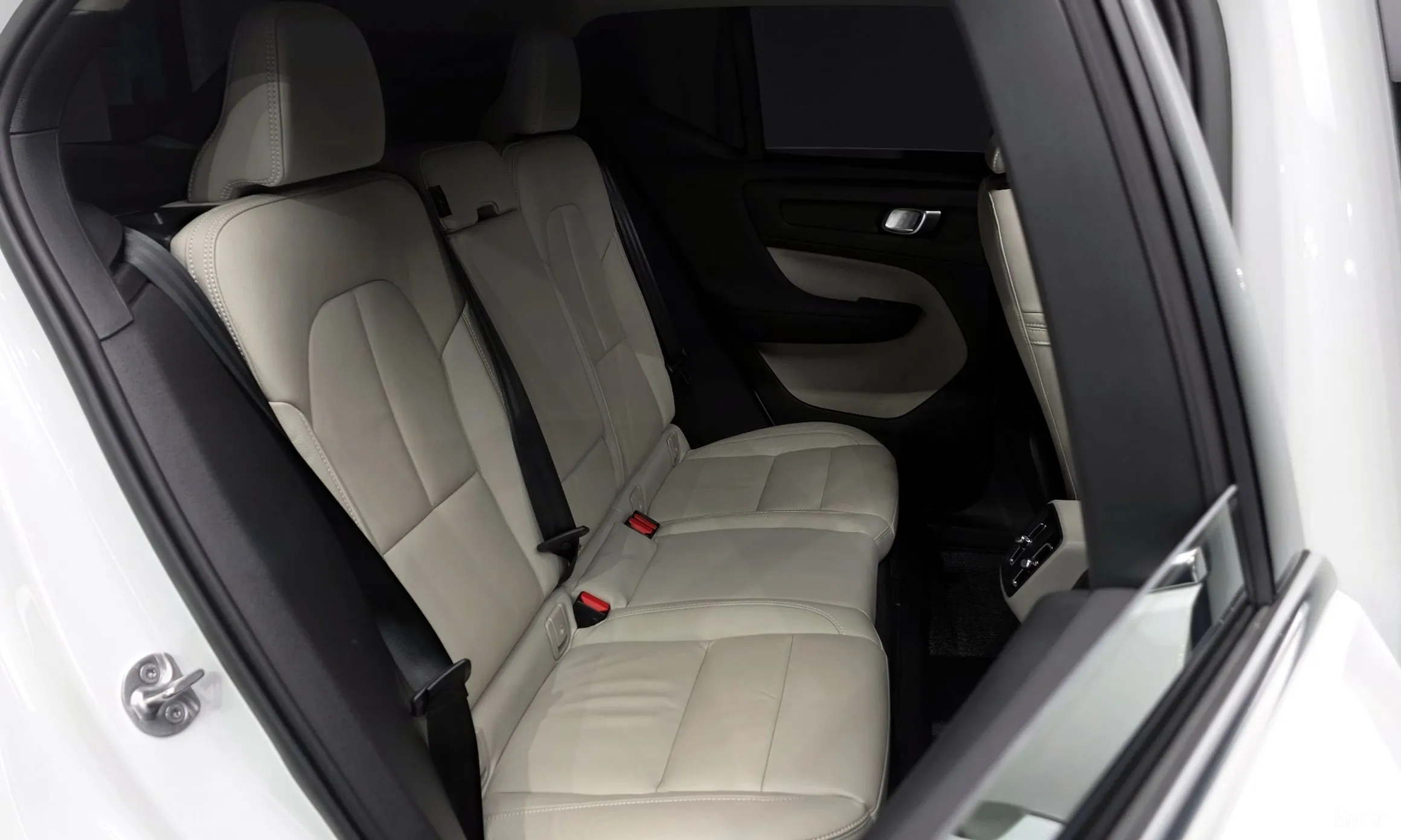 Volvo XC40 превью 11