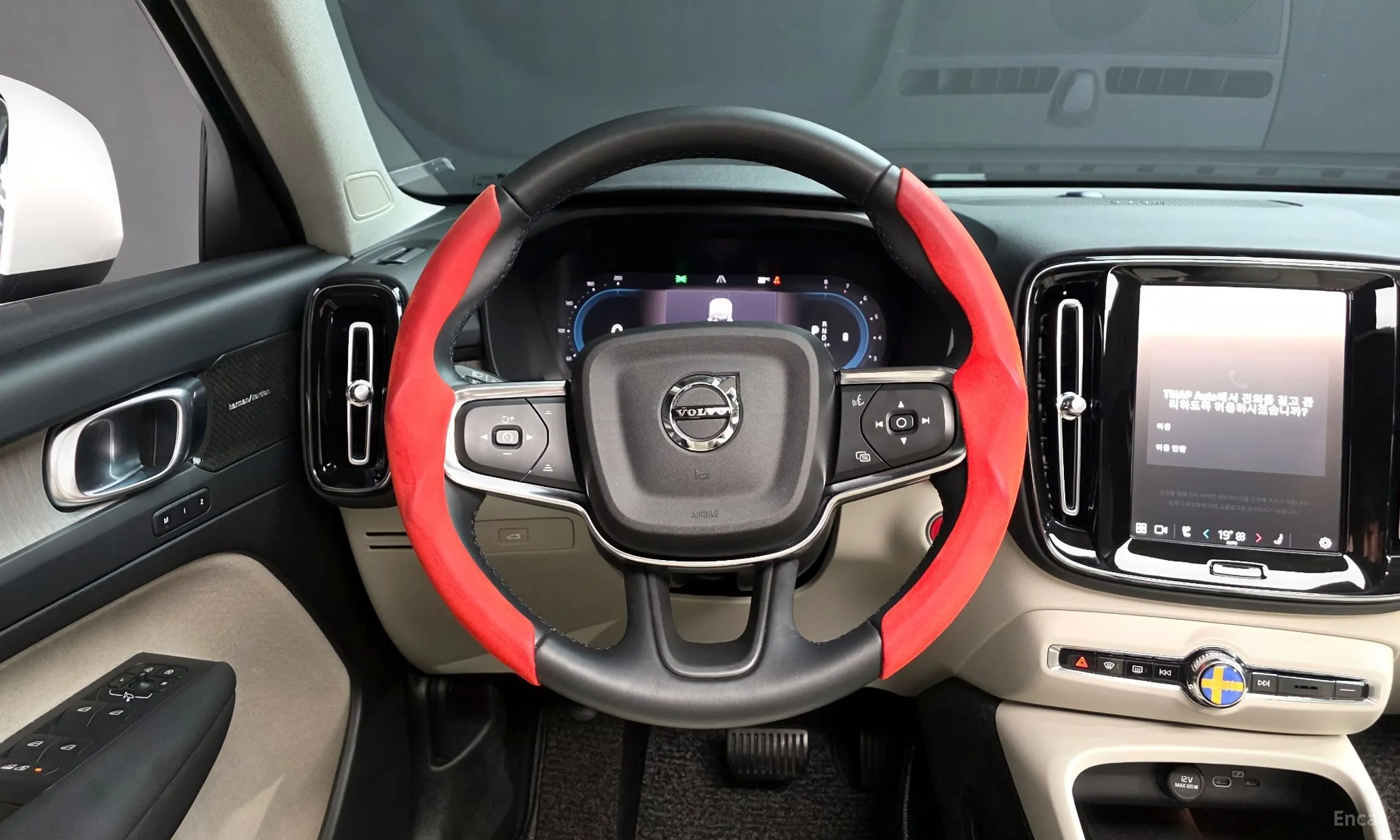 Volvo XC40 превью 12