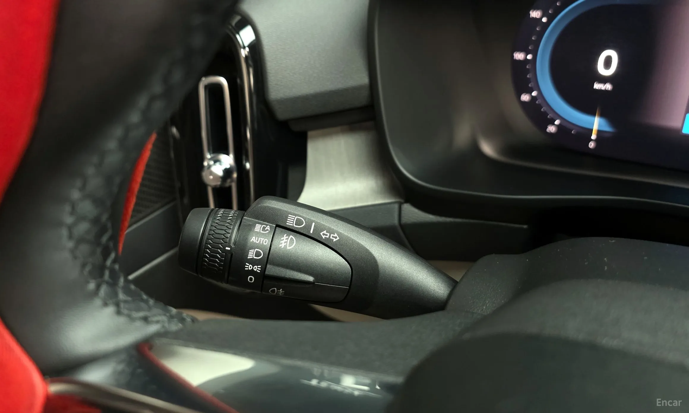 Volvo XC40 превью 18