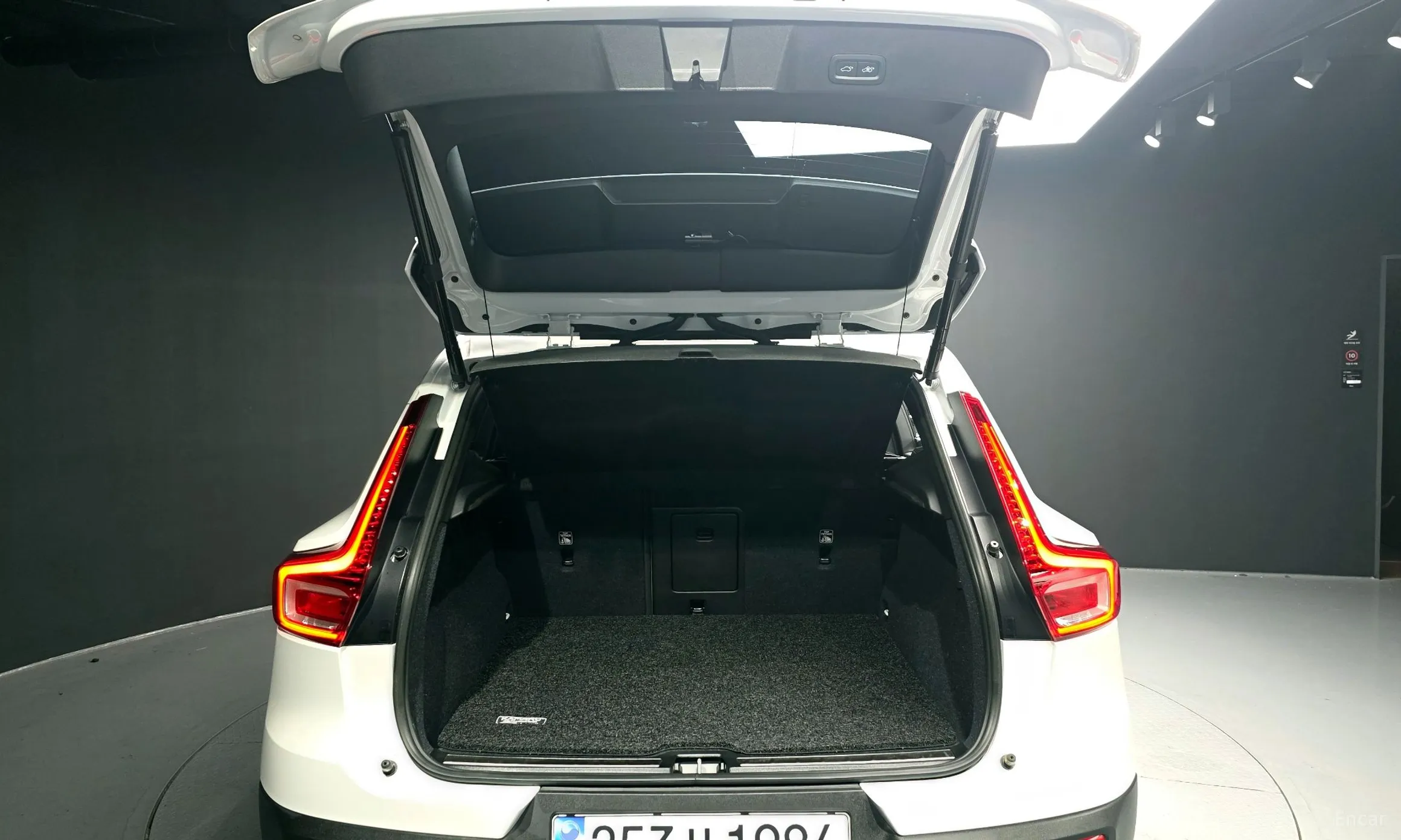 Volvo XC40 превью 20