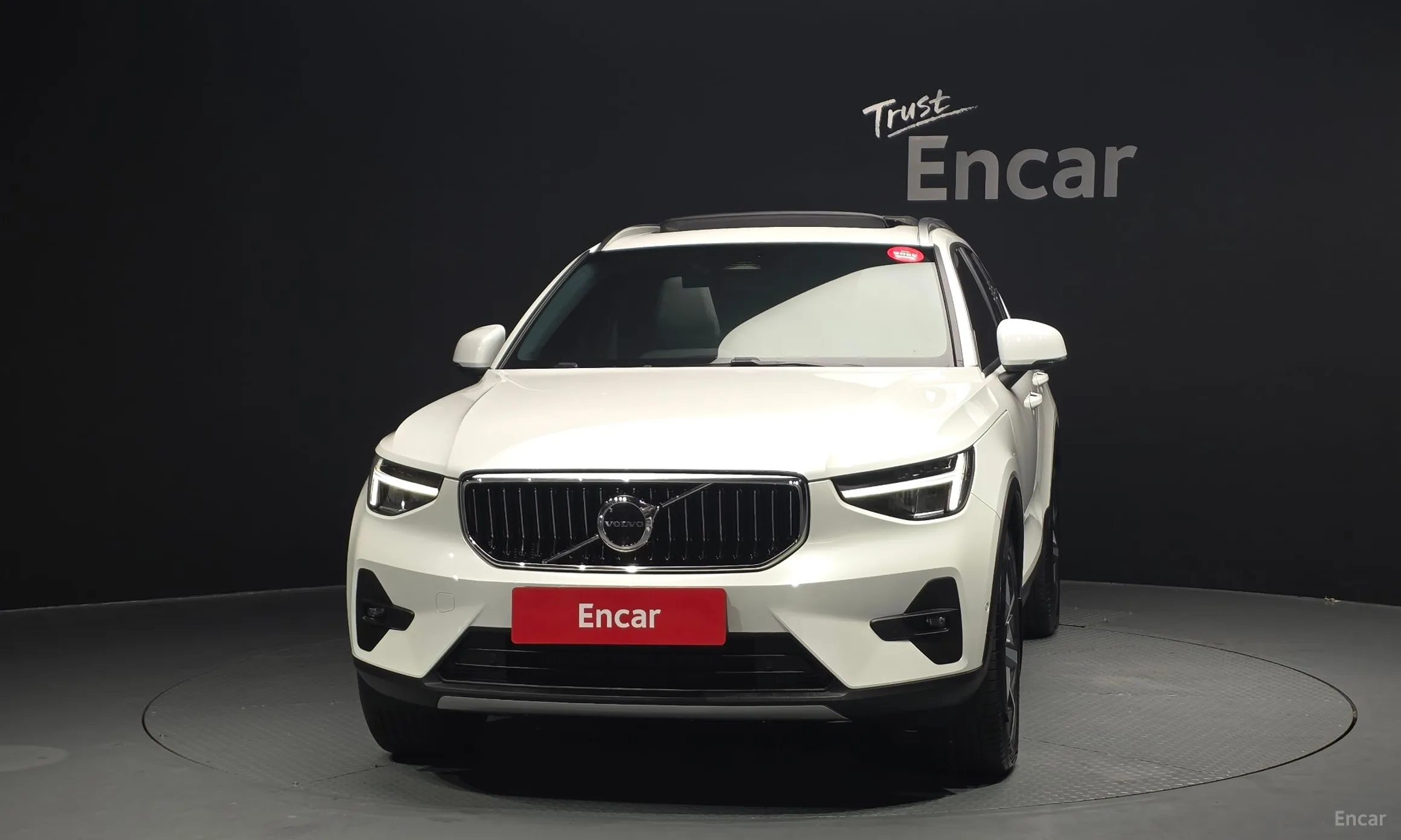 Volvo XC40 превью 3