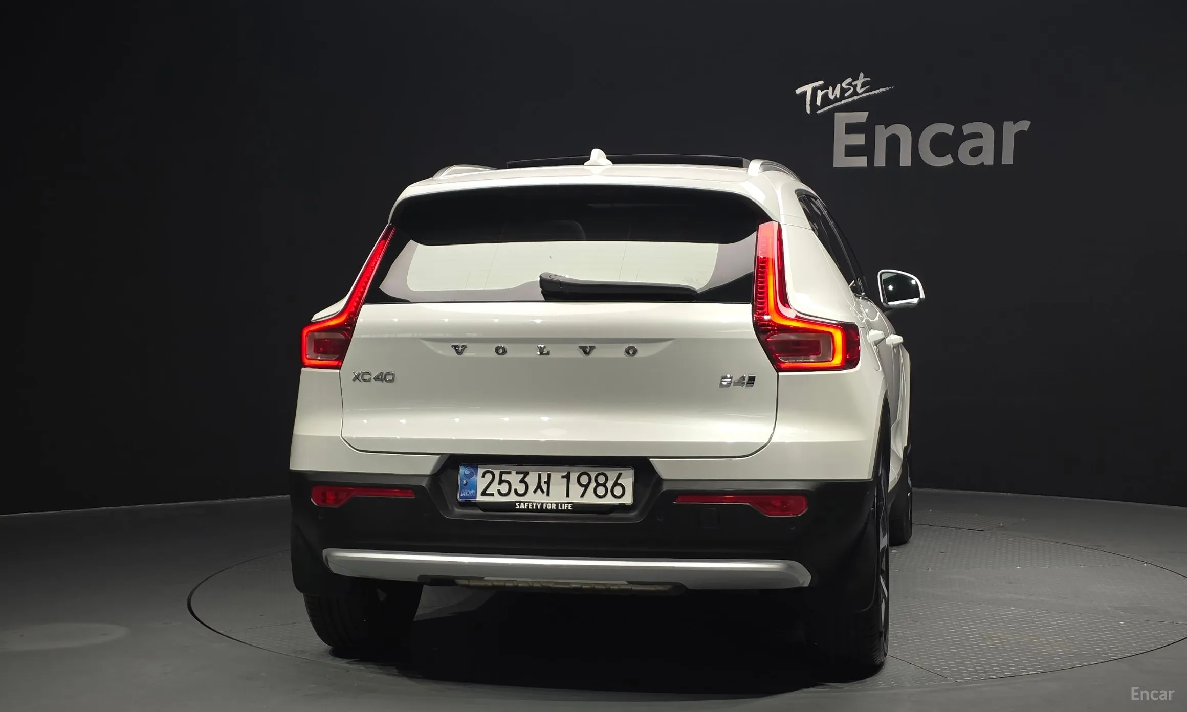 Volvo XC40 превью 4