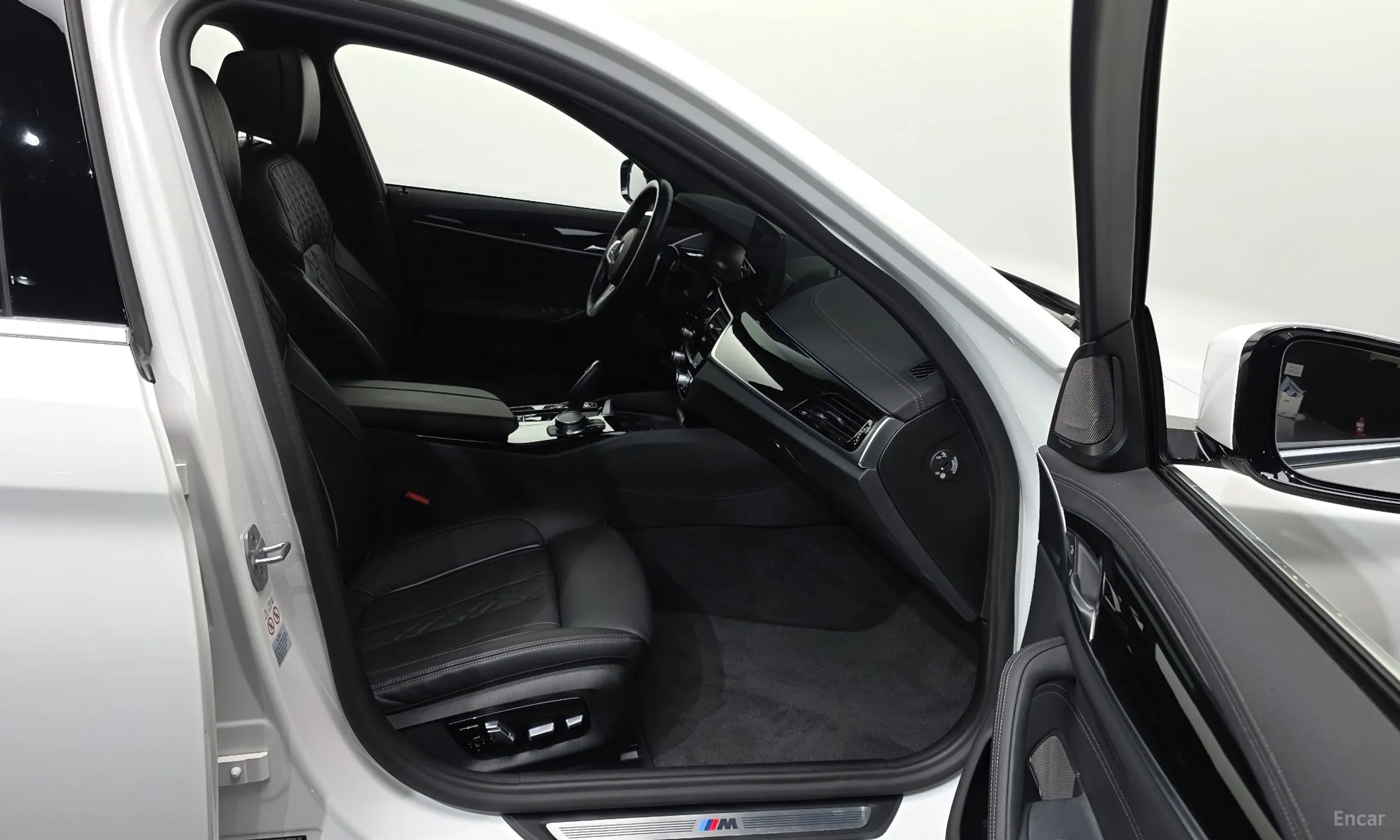 BMW 5 Series (G30) превью 11