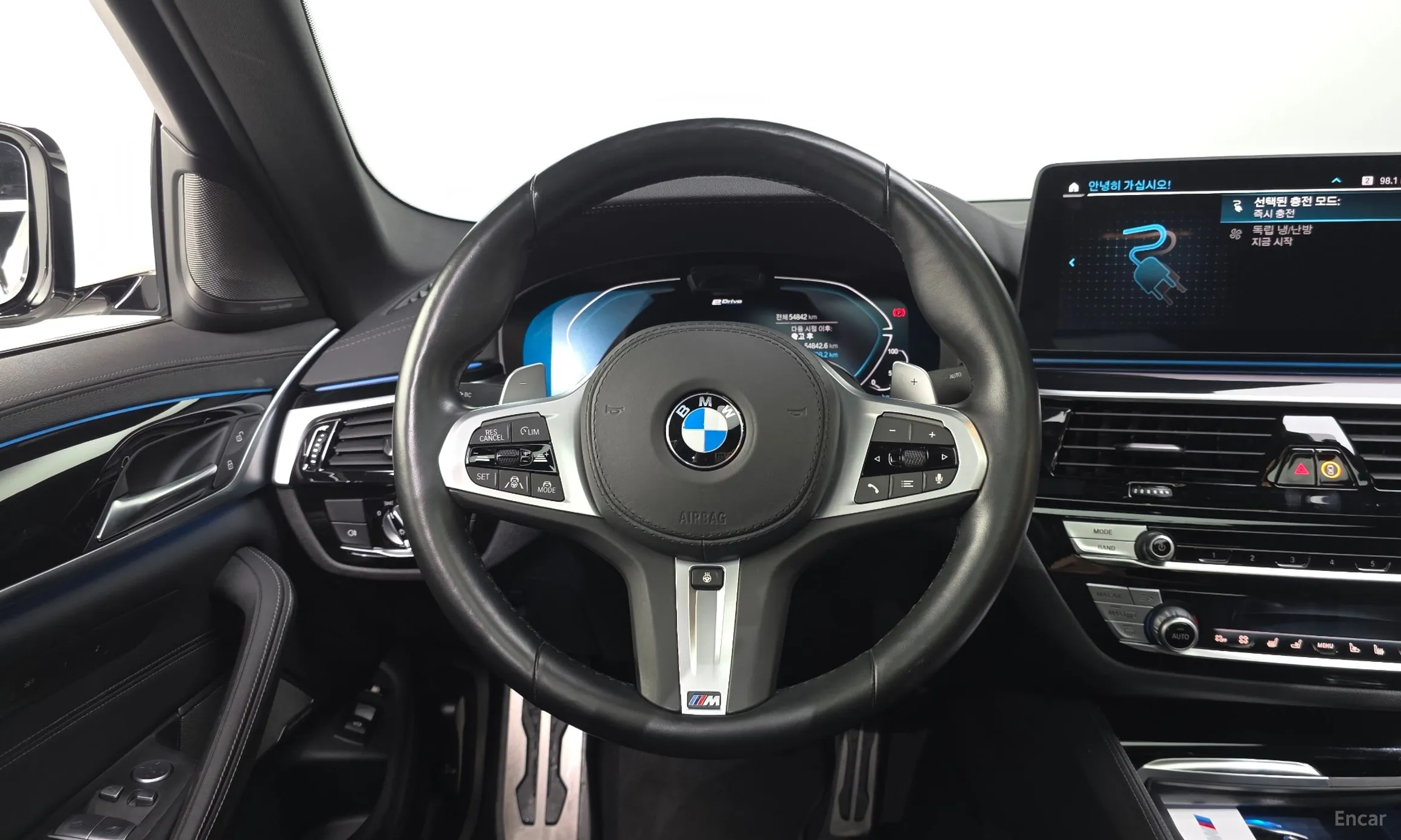 BMW 5 Series (G30) превью 13