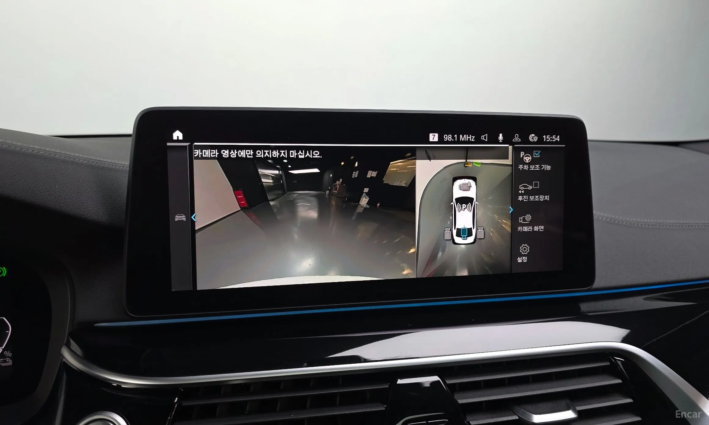 BMW 5 Series (G30) превью 15