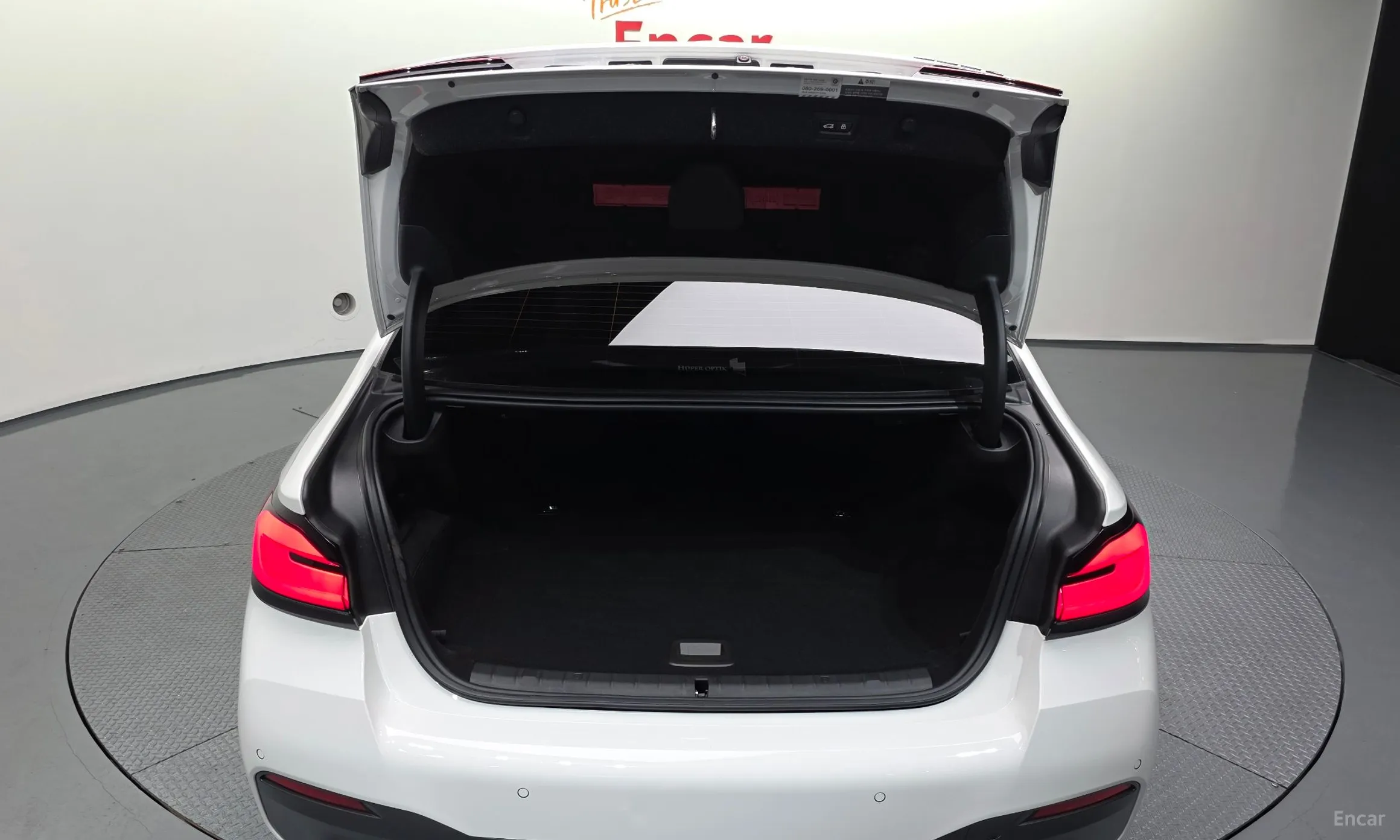BMW 5 Series (G30) превью 20