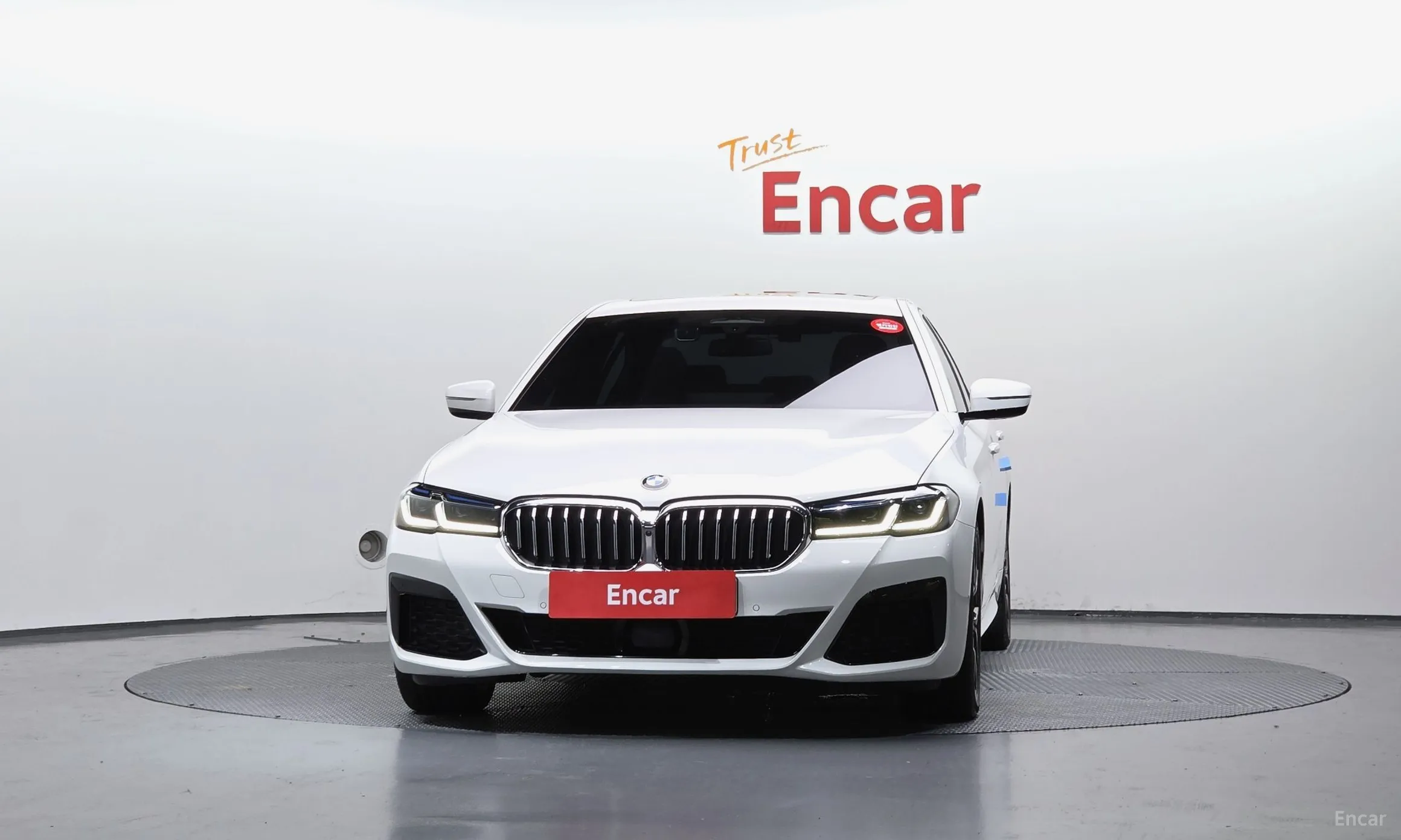 BMW 5 Series (G30) превью 3