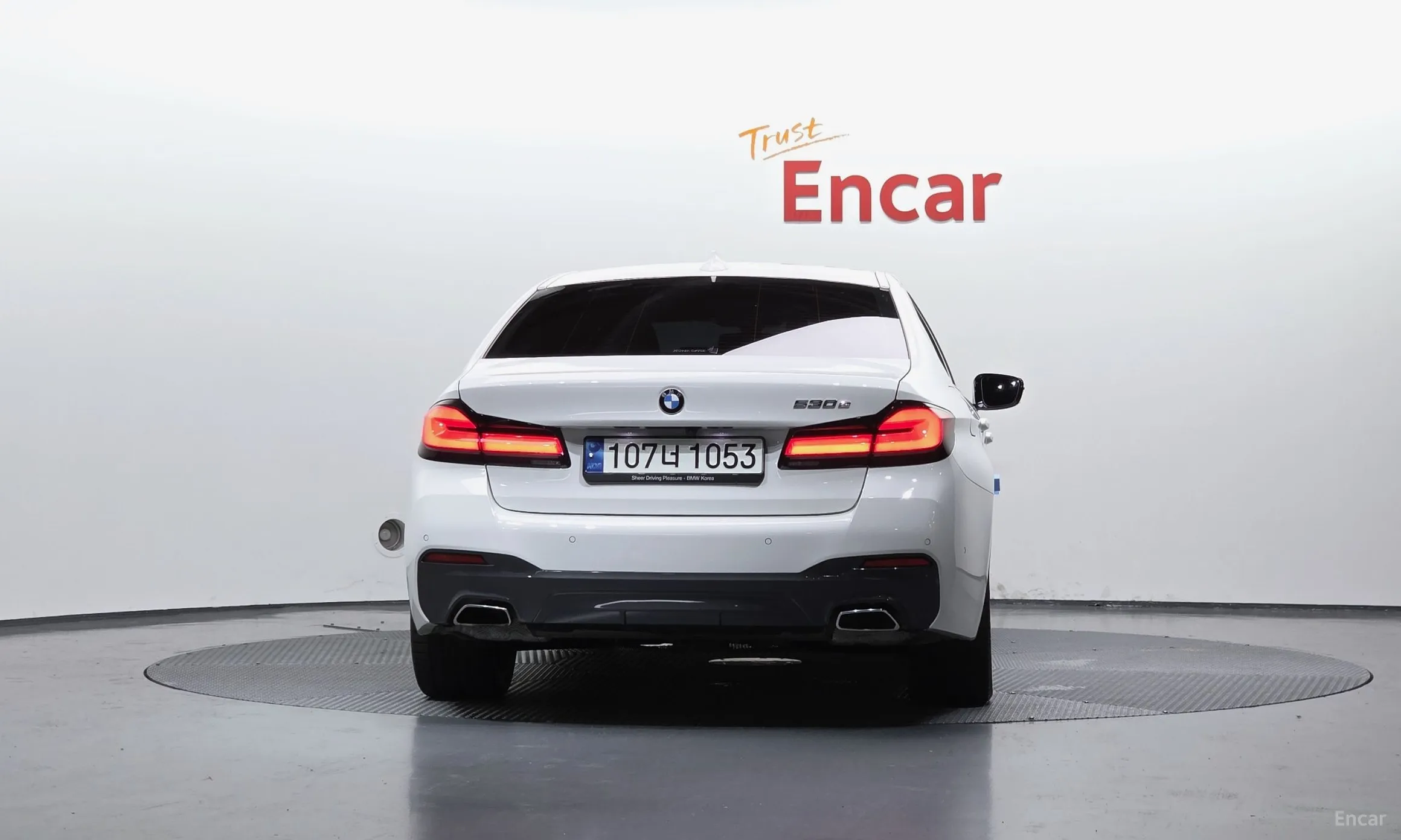 BMW 5 Series (G30) превью 4