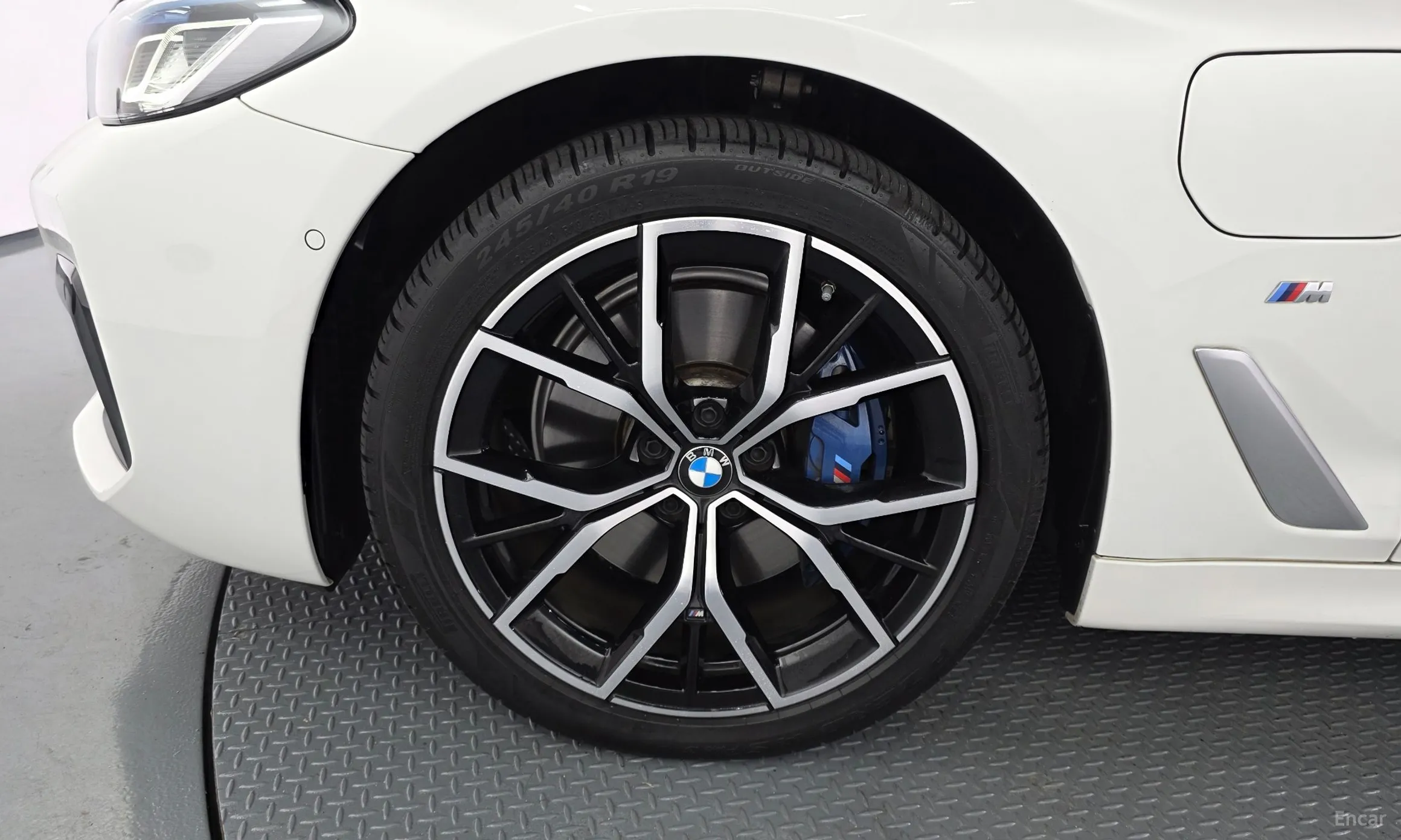 BMW 5 Series (G30) превью 5