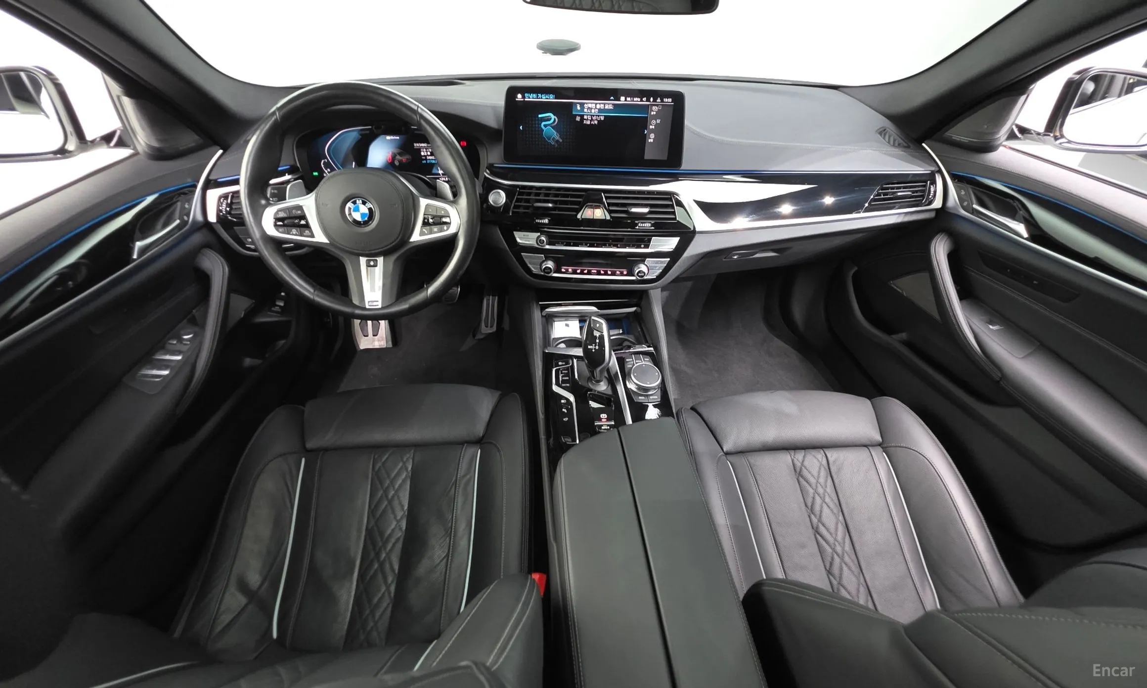 BMW 5 Series (G30) превью 7