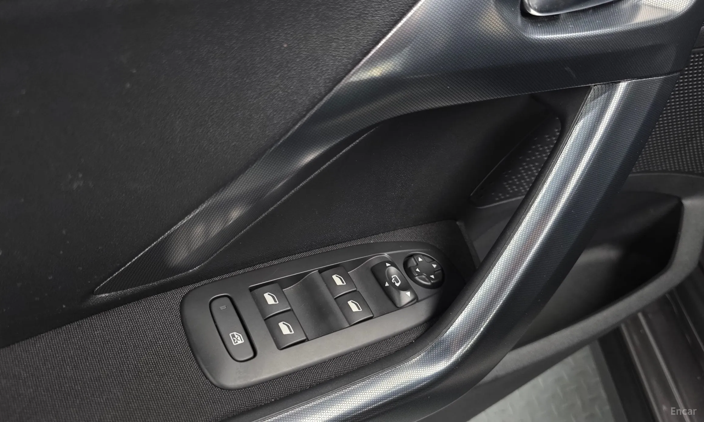 Peugeot 2008. превью 13