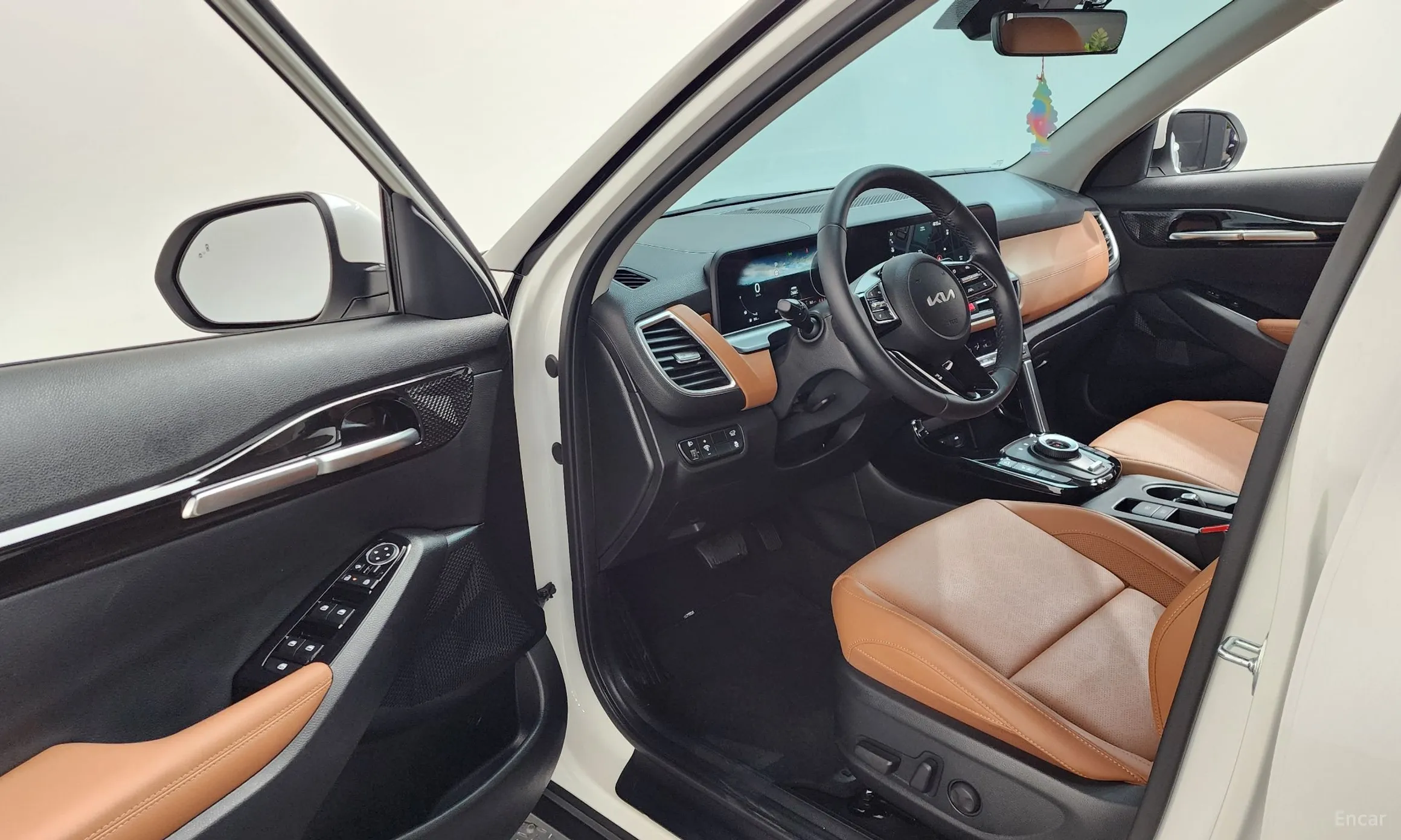 Kia Seltos превью 10