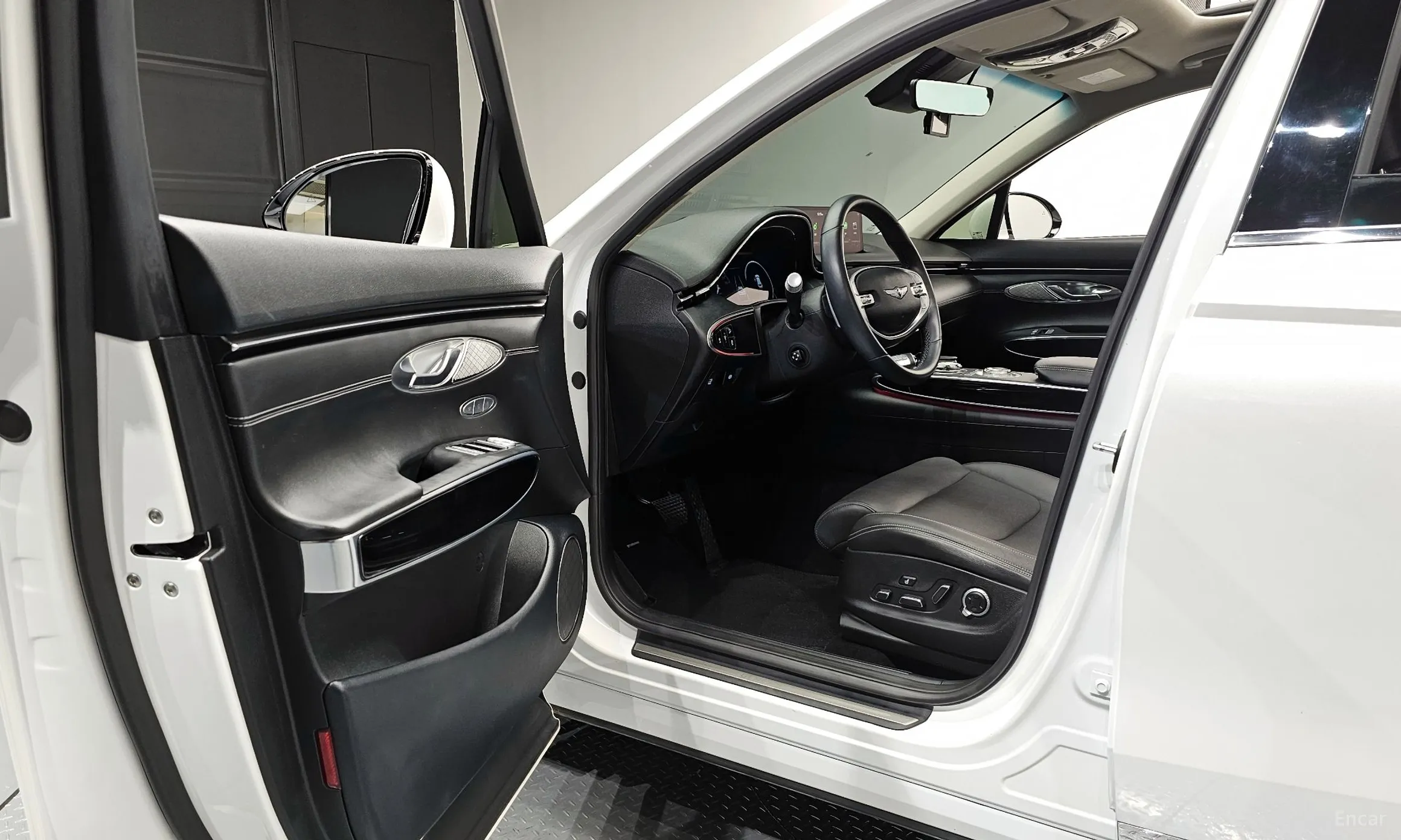 Genesis GV70 превью 10