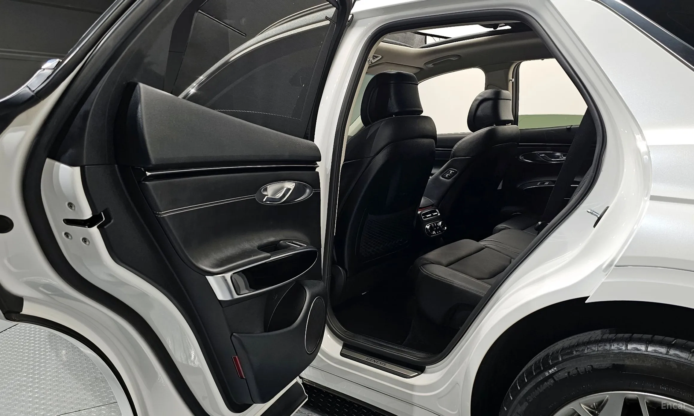 Genesis GV70 превью 12