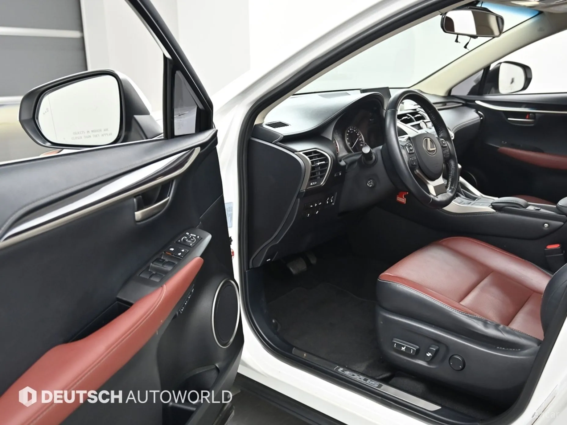 Lexus NX200t превью 11