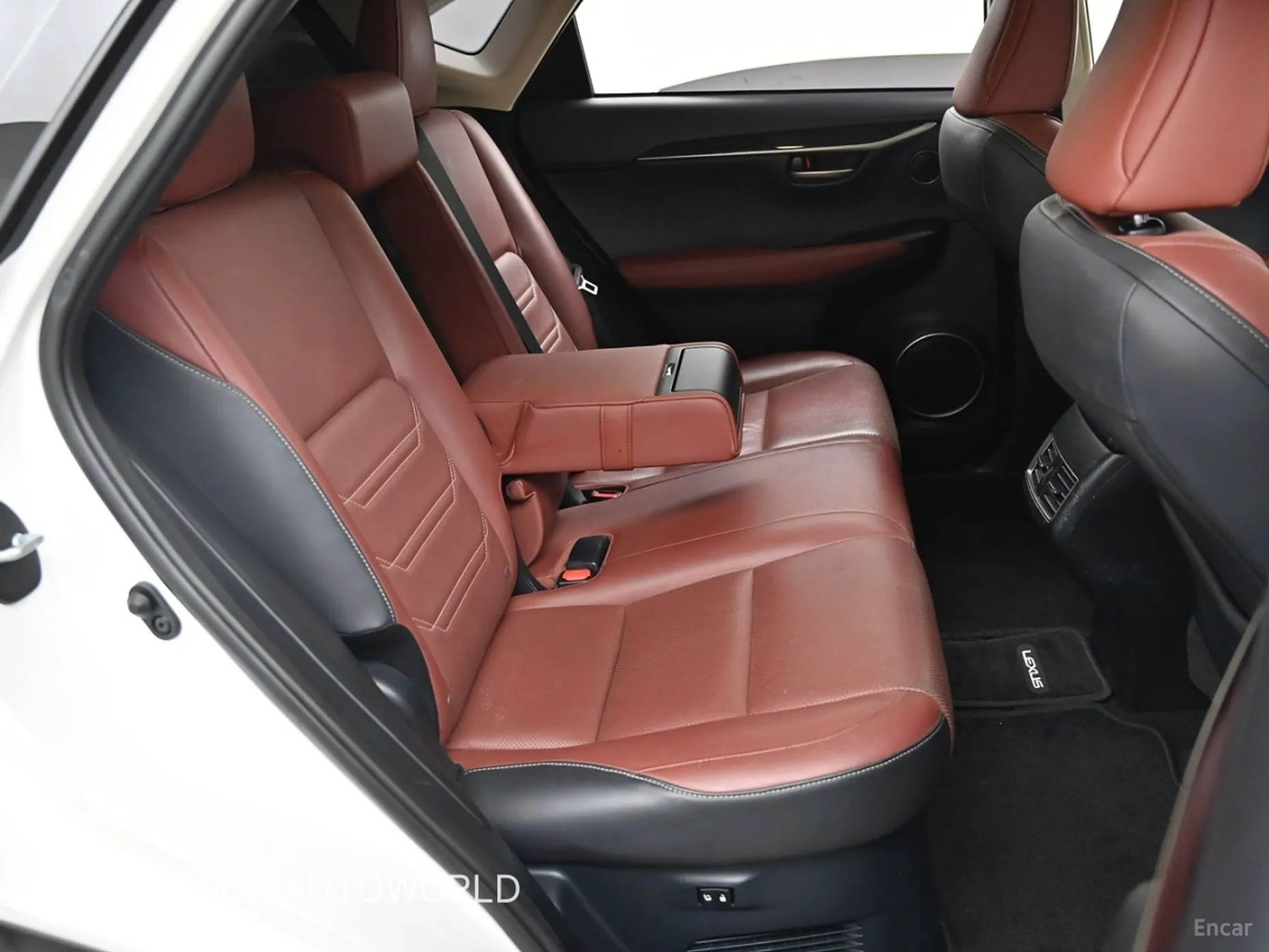 Lexus NX200t превью 12