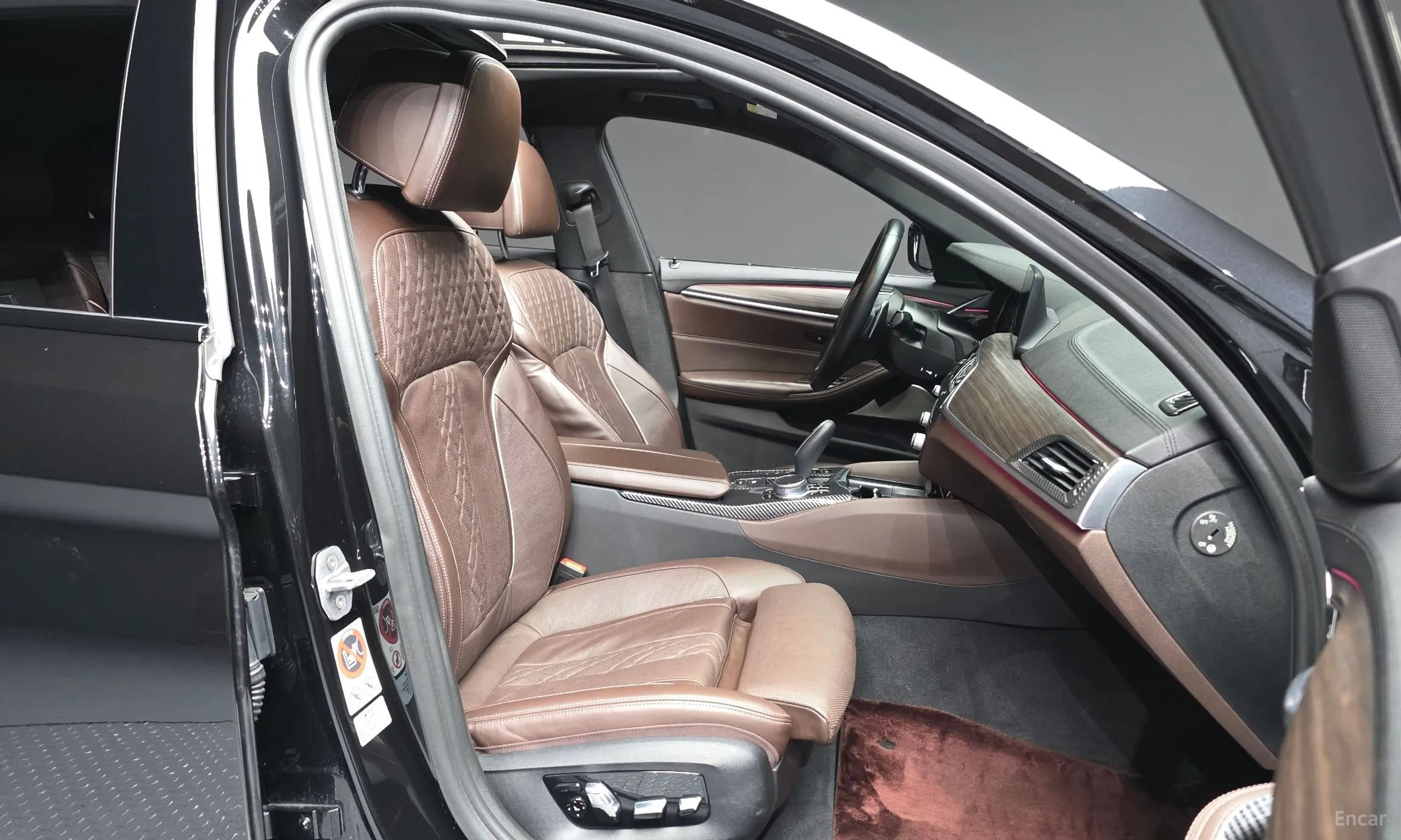 BMW 5 Series (G30) превью 11