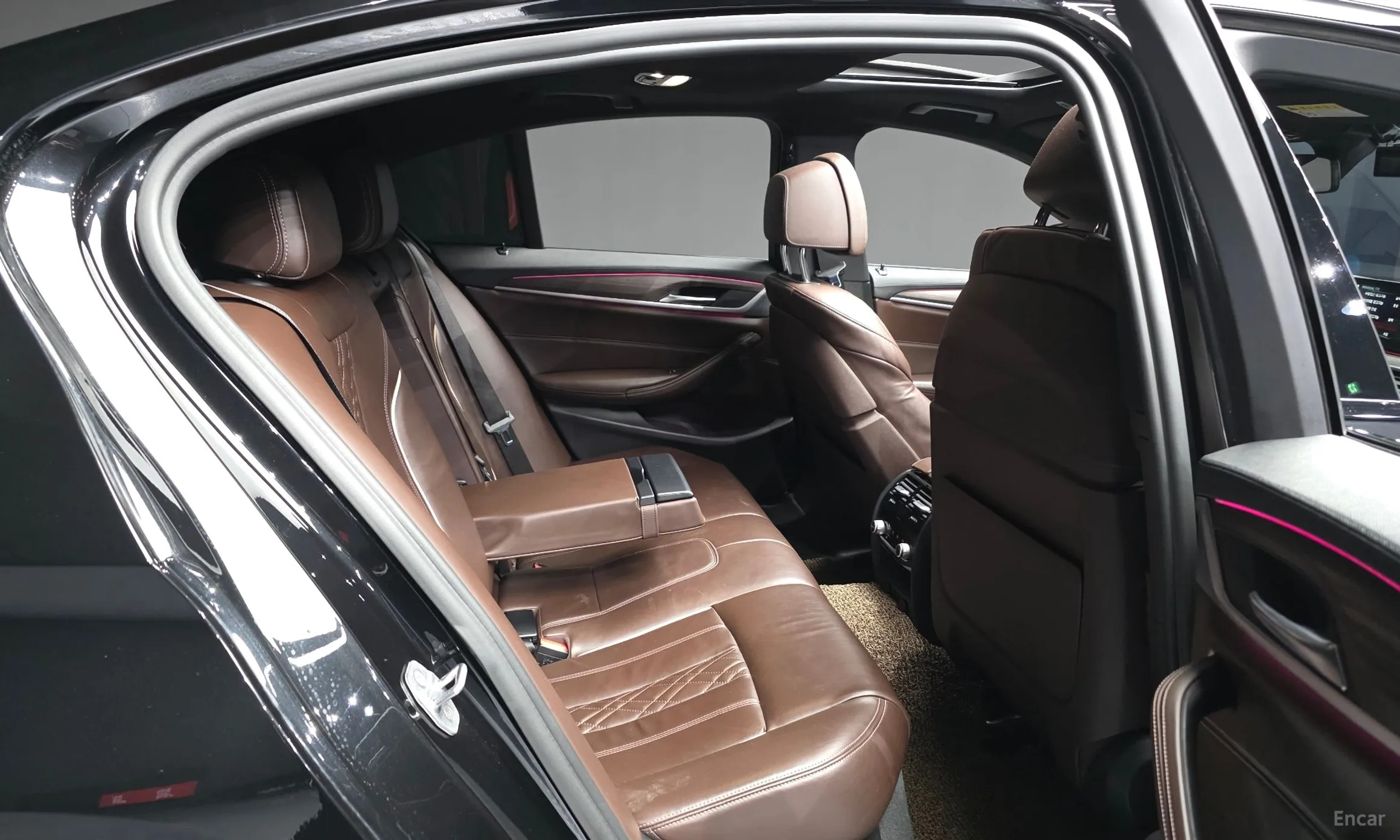 BMW 5 Series (G30) превью 12