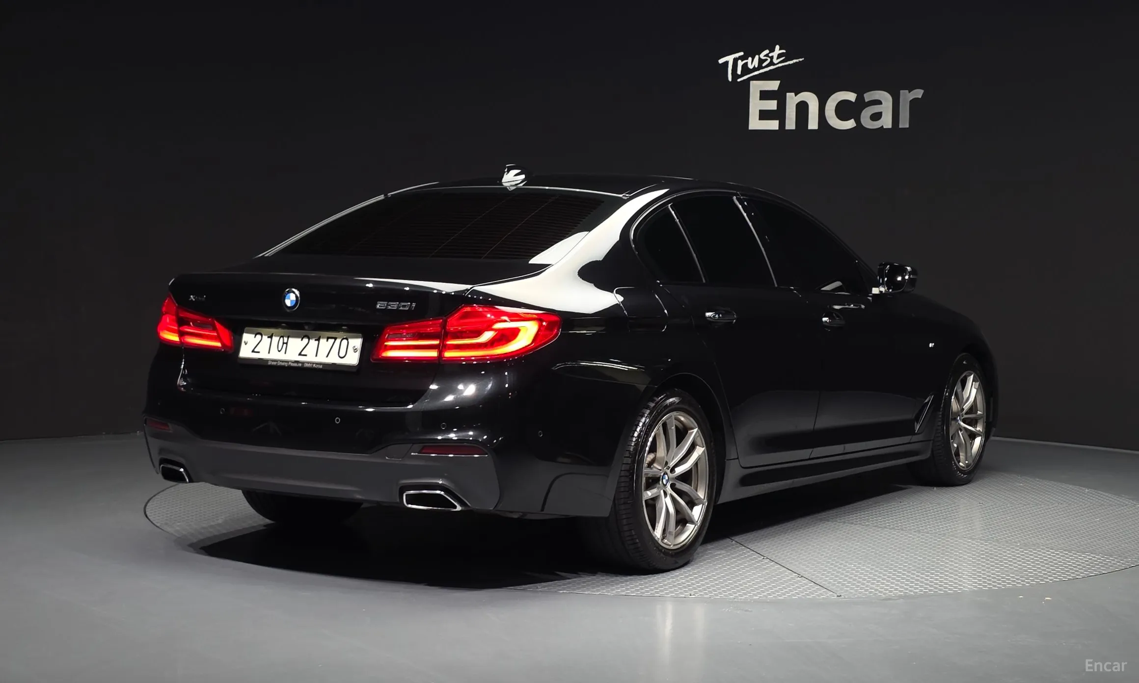 BMW 5 Series (G30) превью 2