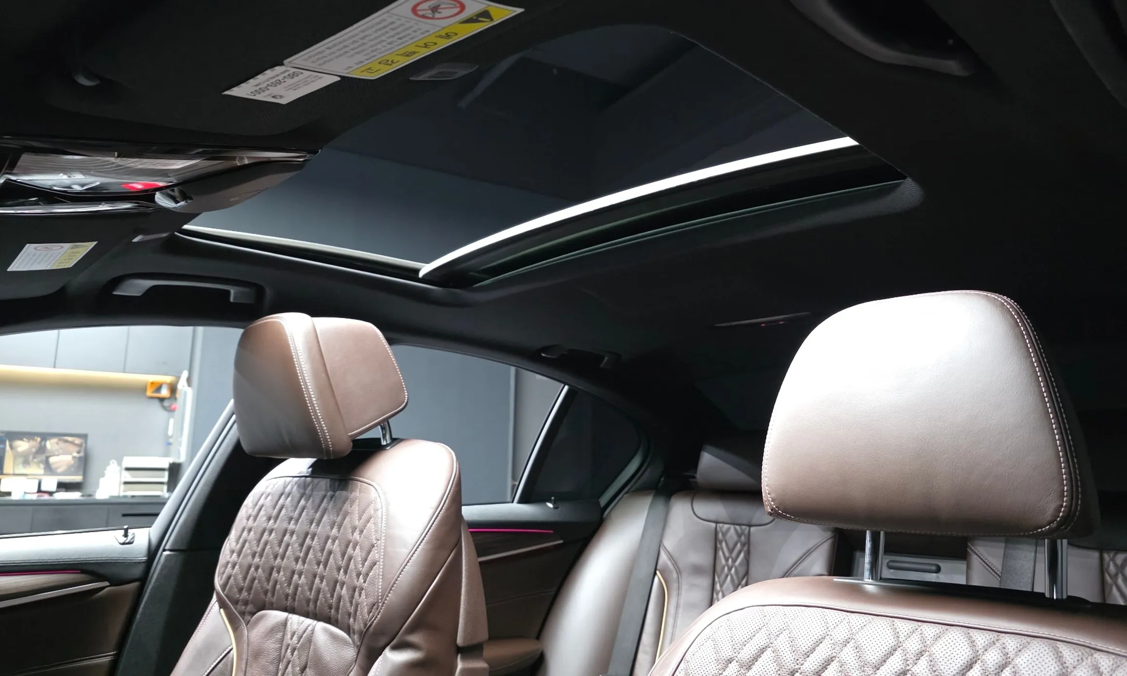 BMW 5 Series (G30) превью 19