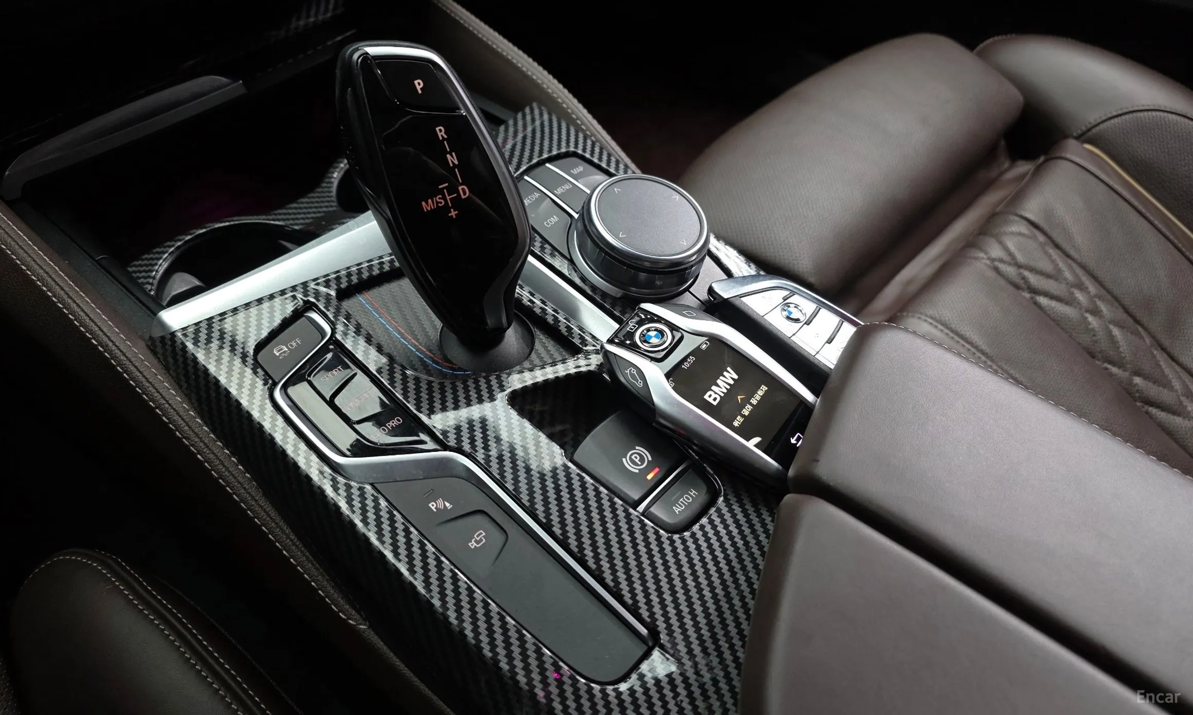 BMW 5 Series (G30) превью 9
