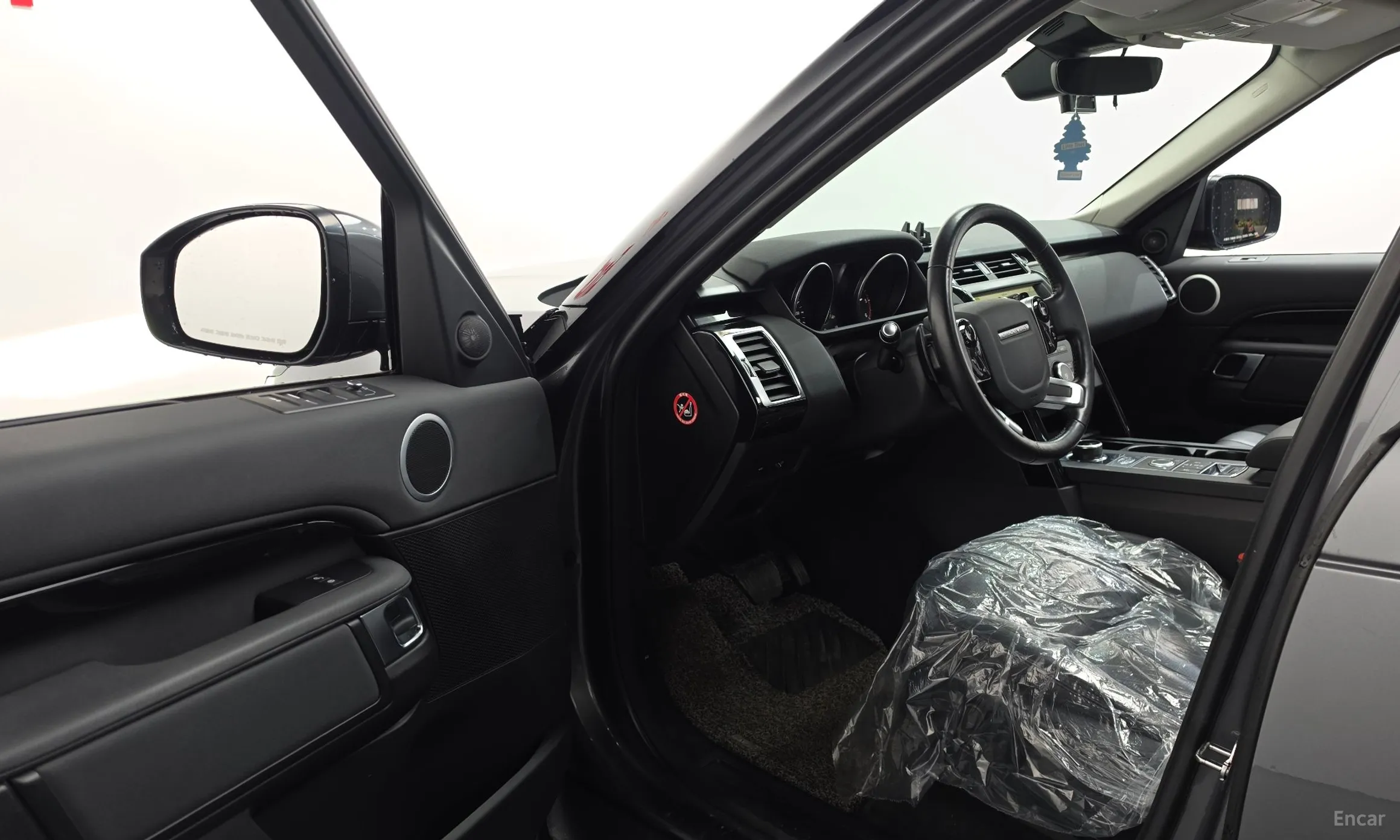 Land Rover Discovery 5 превью 10