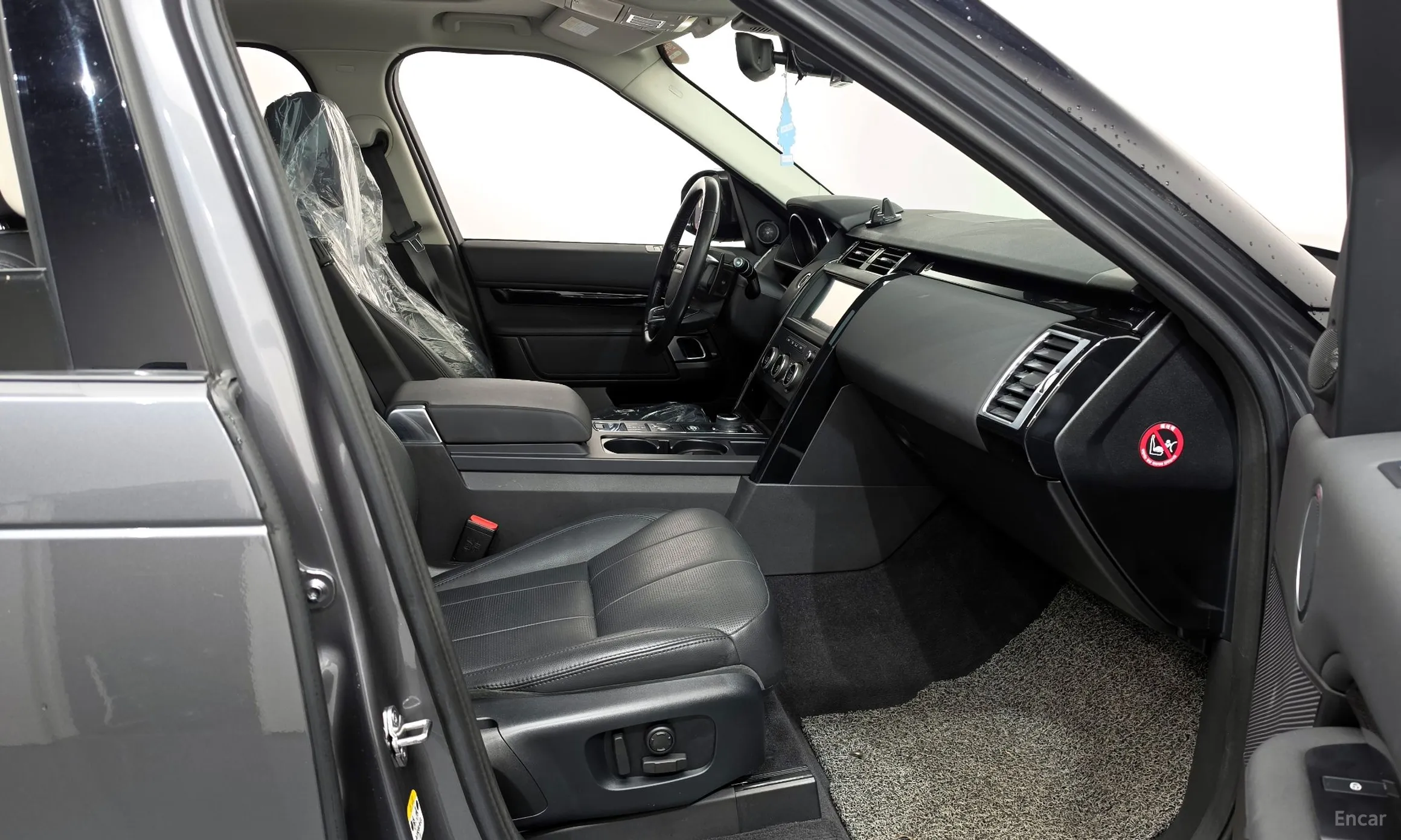 Land Rover Discovery 5 превью 11