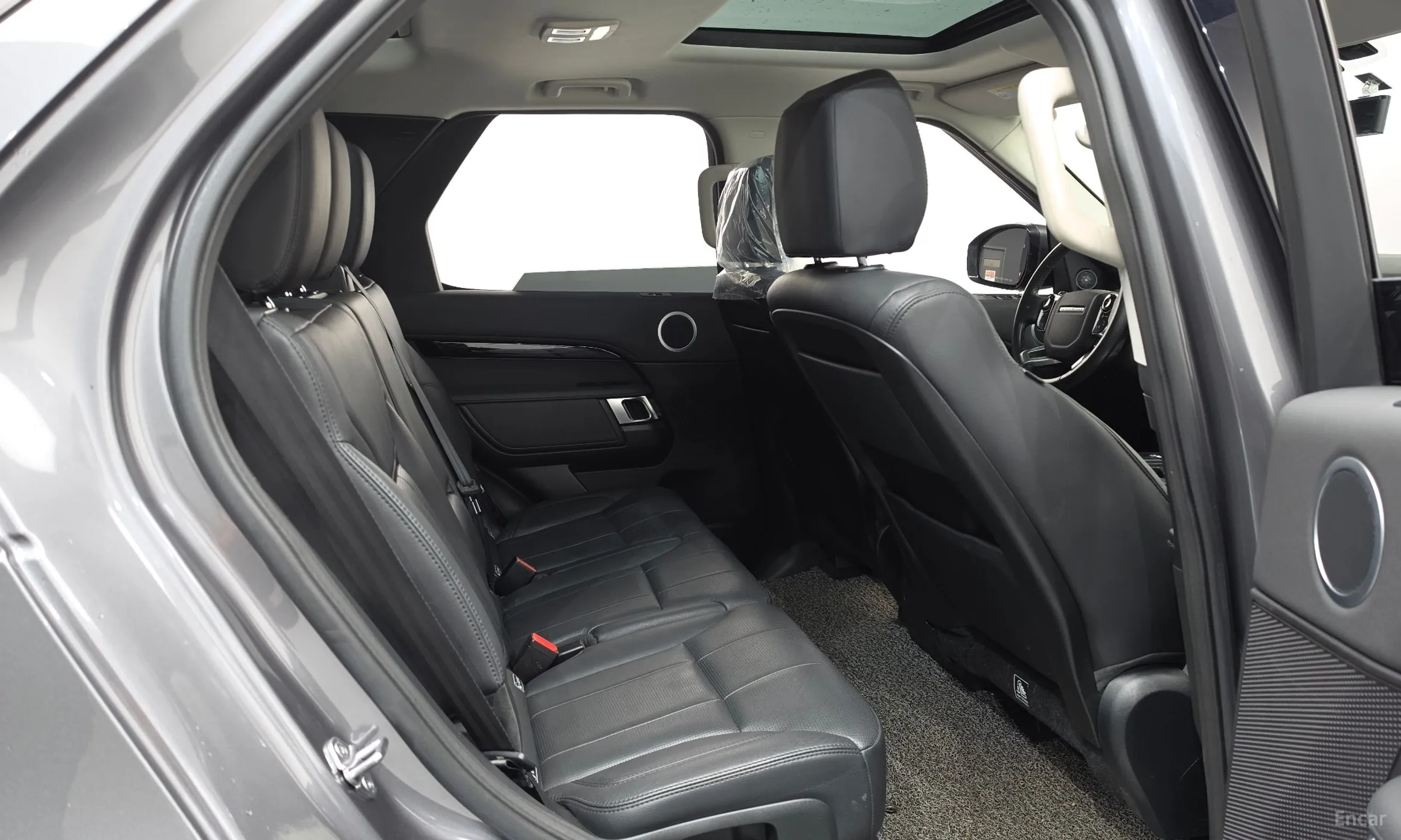 Land Rover Discovery 5 превью 12