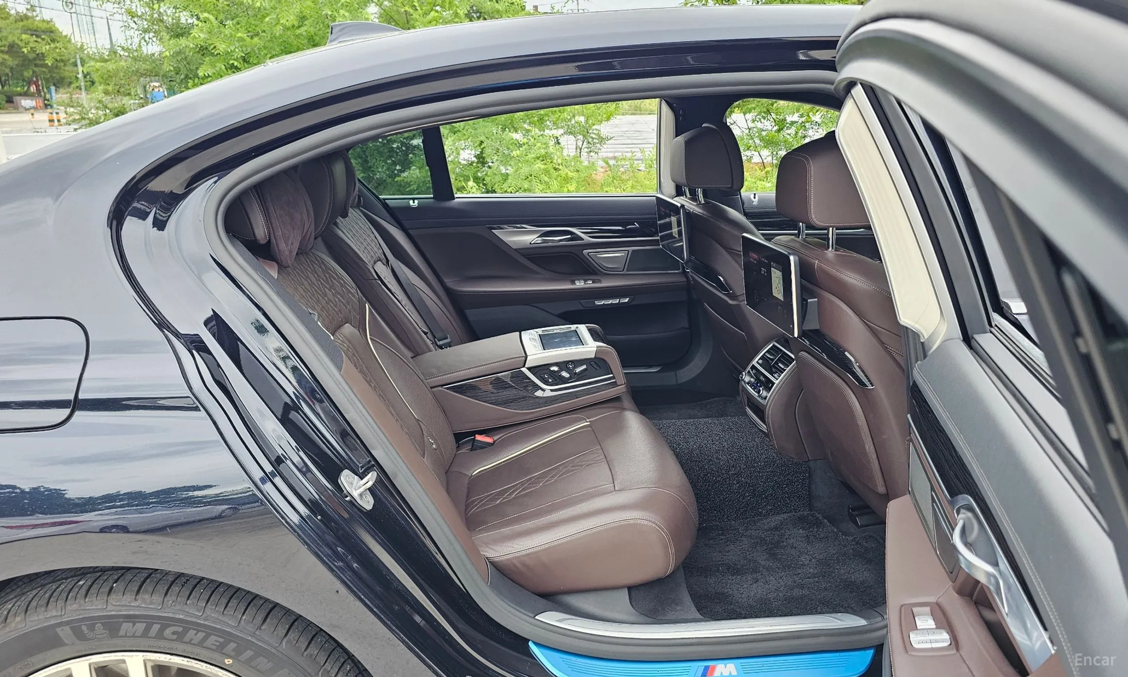 BMW 7 Series (G11) превью 12