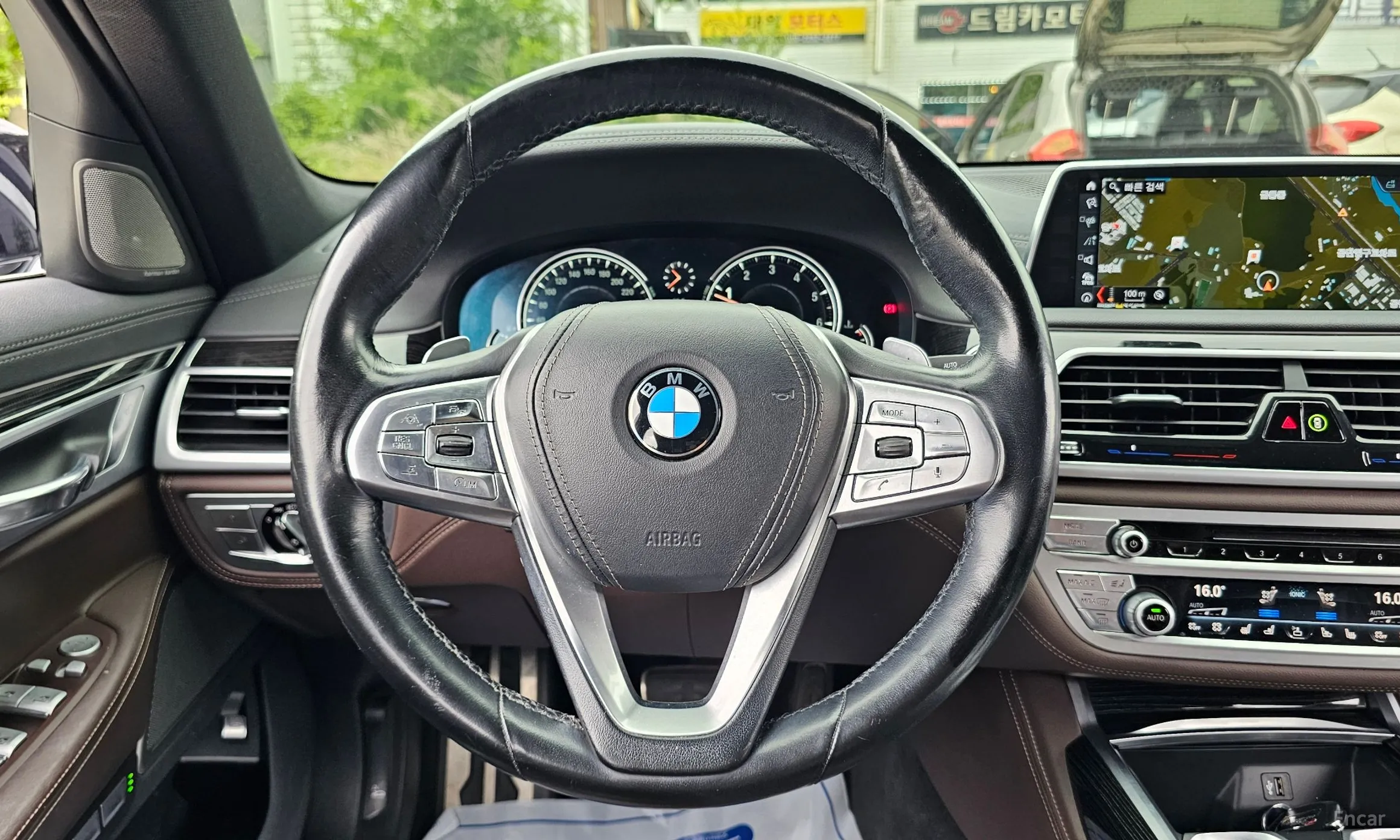 BMW 7 Series (G11) превью 14