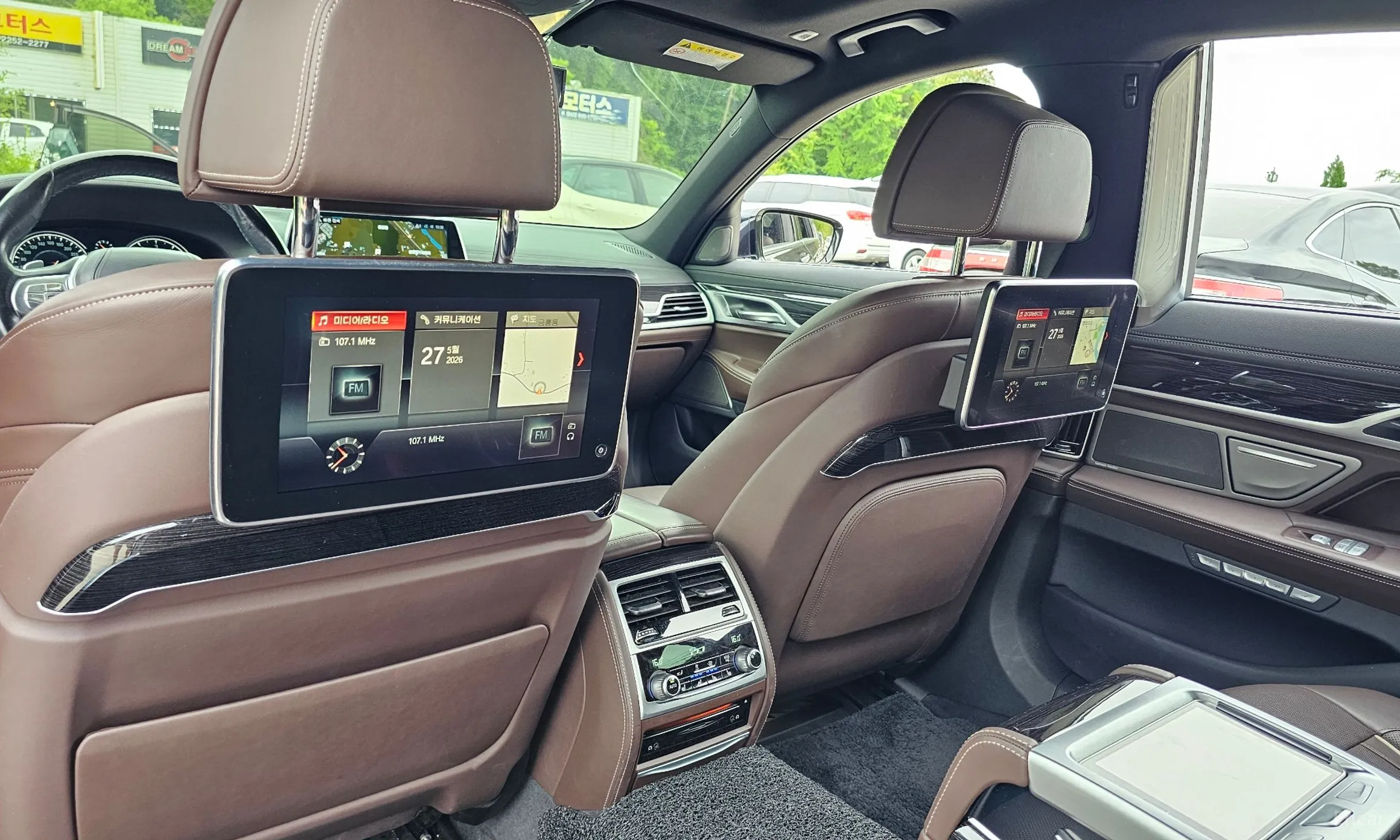 BMW 7 Series (G11) превью 19