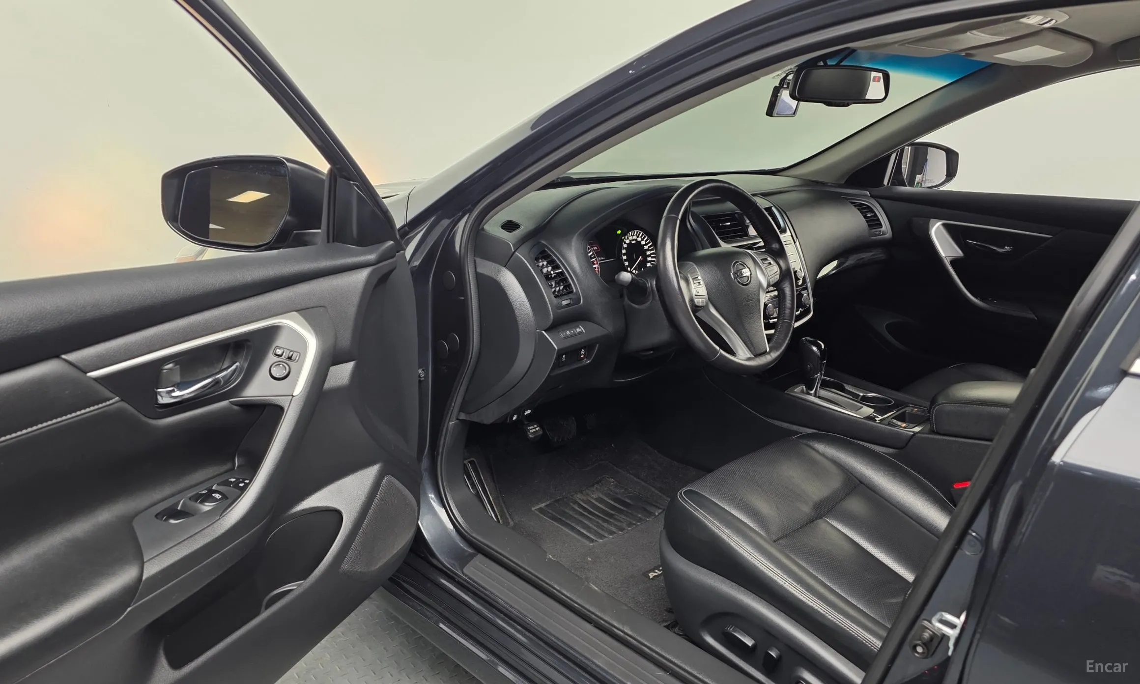 Nissan Altima превью 10