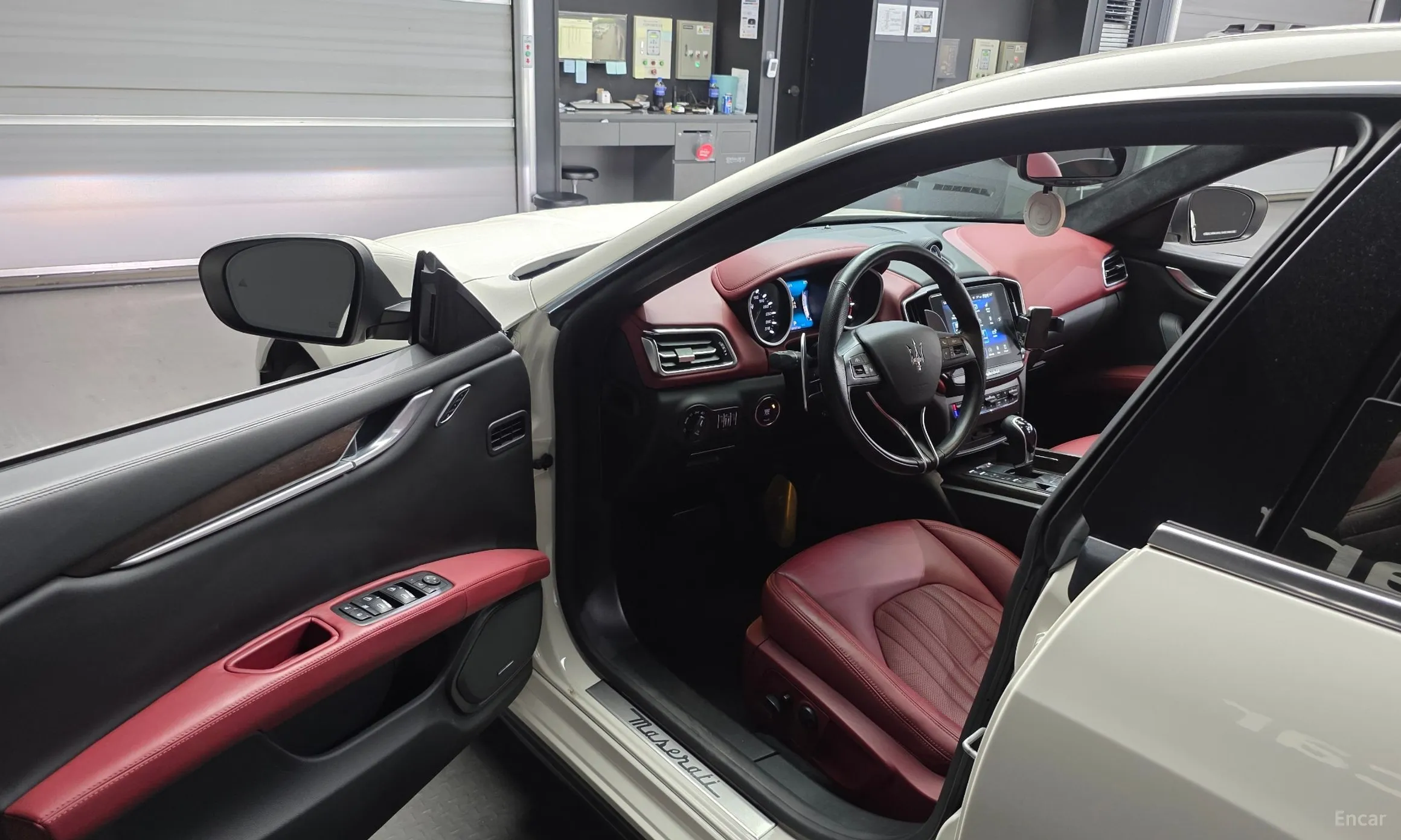 Maserati Ghibli превью 10
