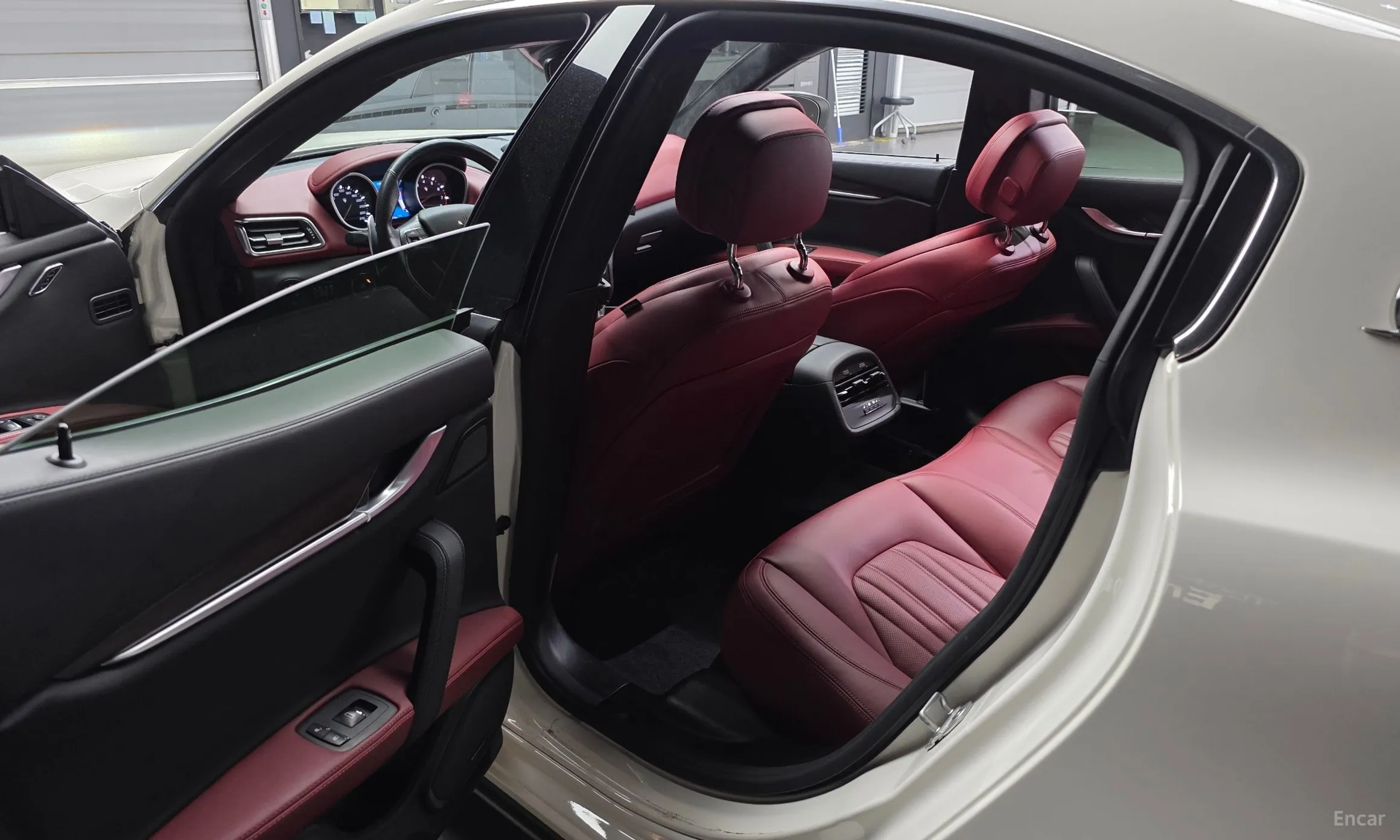 Maserati Ghibli превью 11
