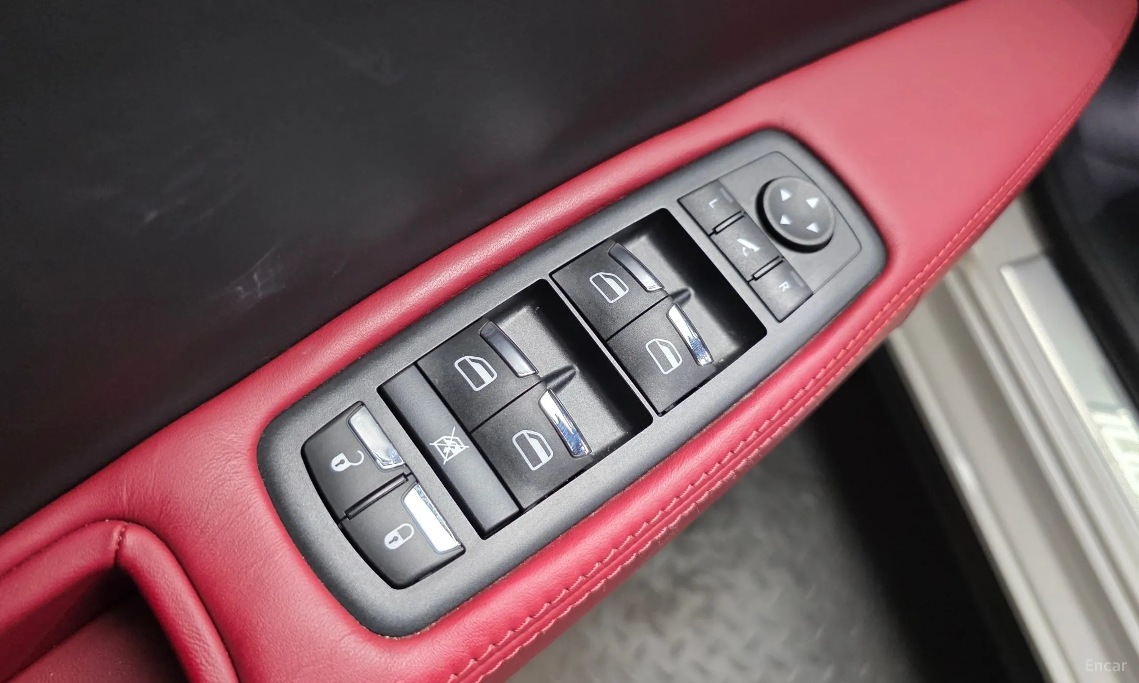 Maserati Ghibli превью 13