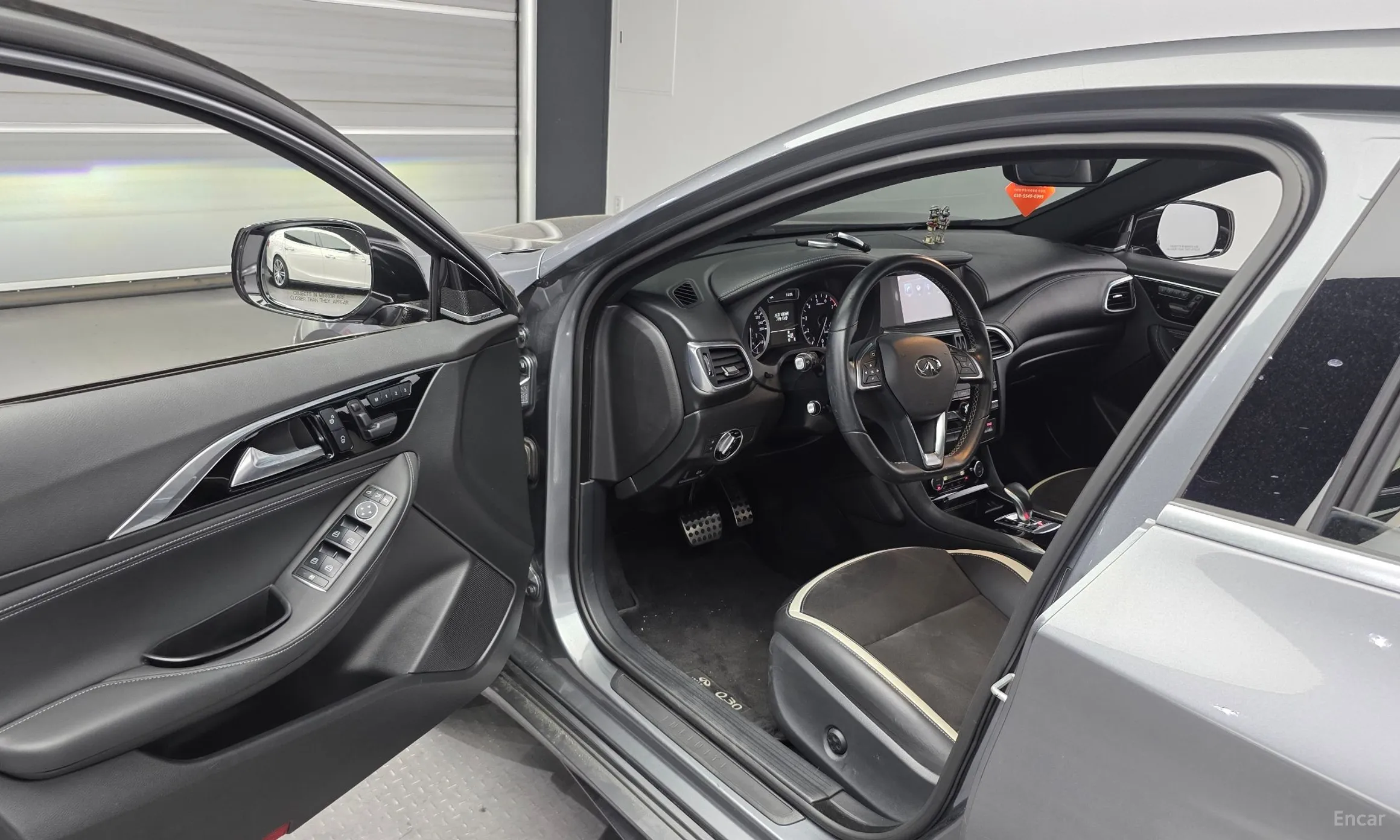 Infiniti Q30 превью 10