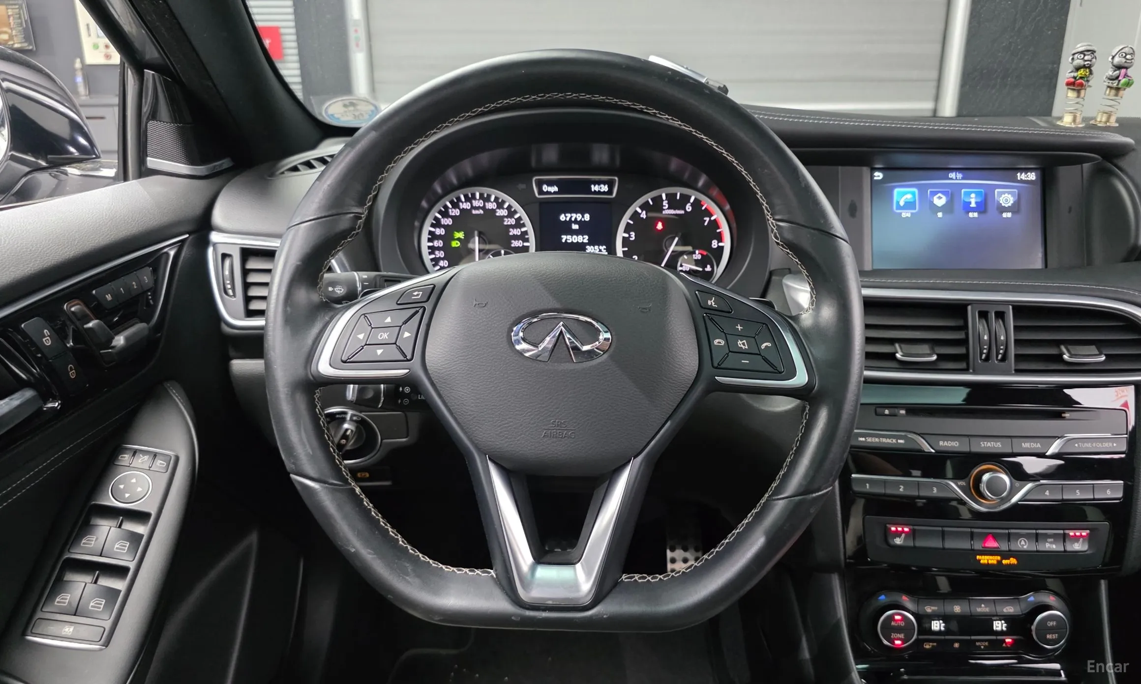 Infiniti Q30 превью 12