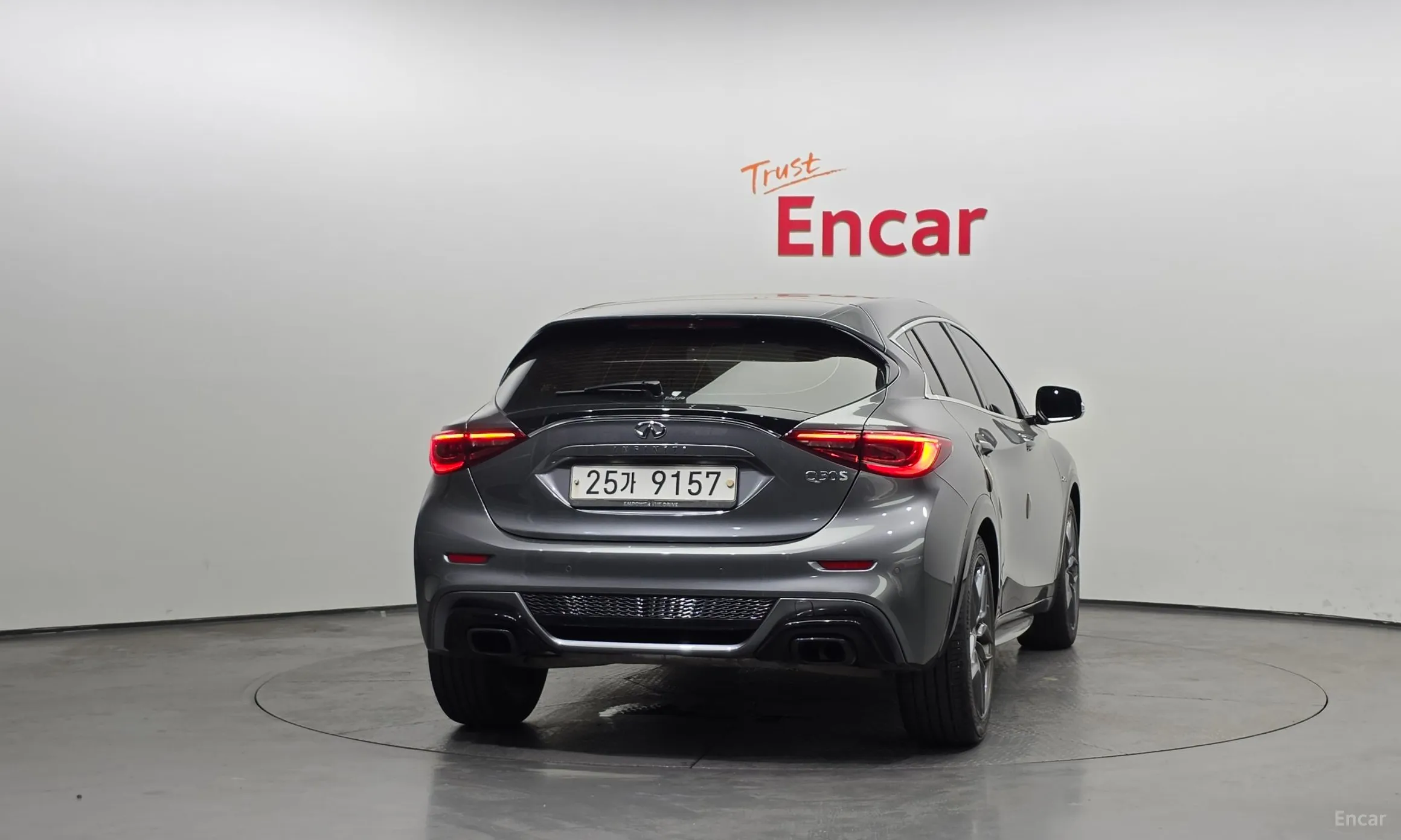 Infiniti Q30 превью 4