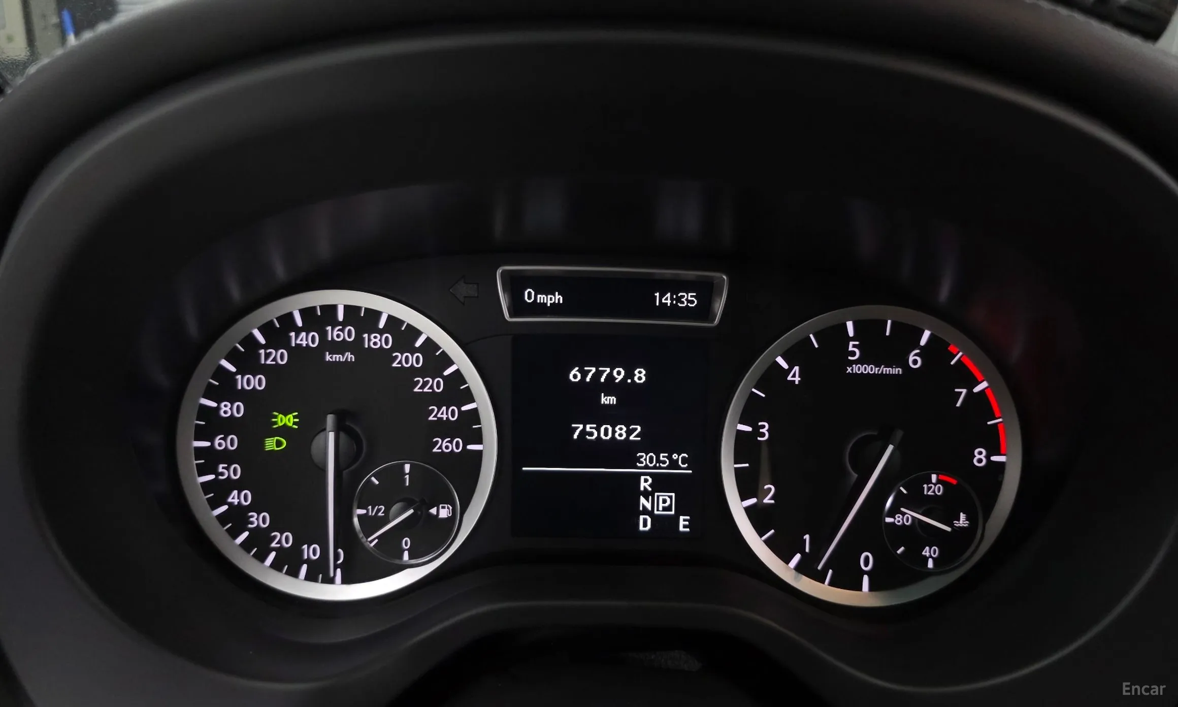 Infiniti Q30 превью 8