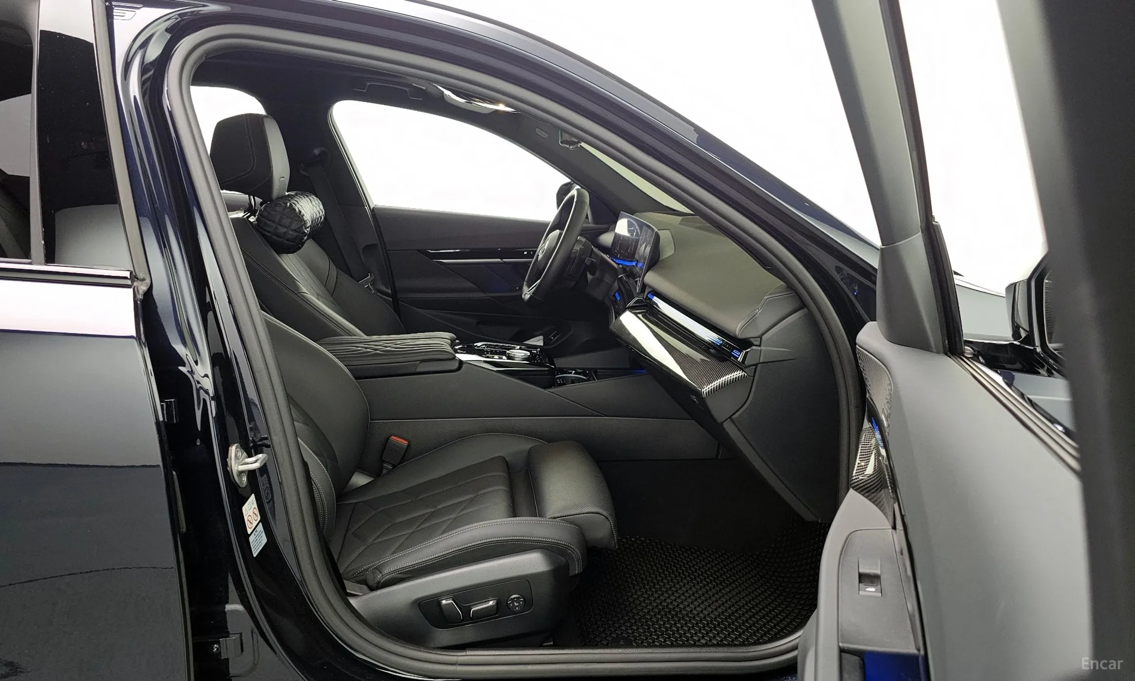 BMW 5 Series (G60) превью 11