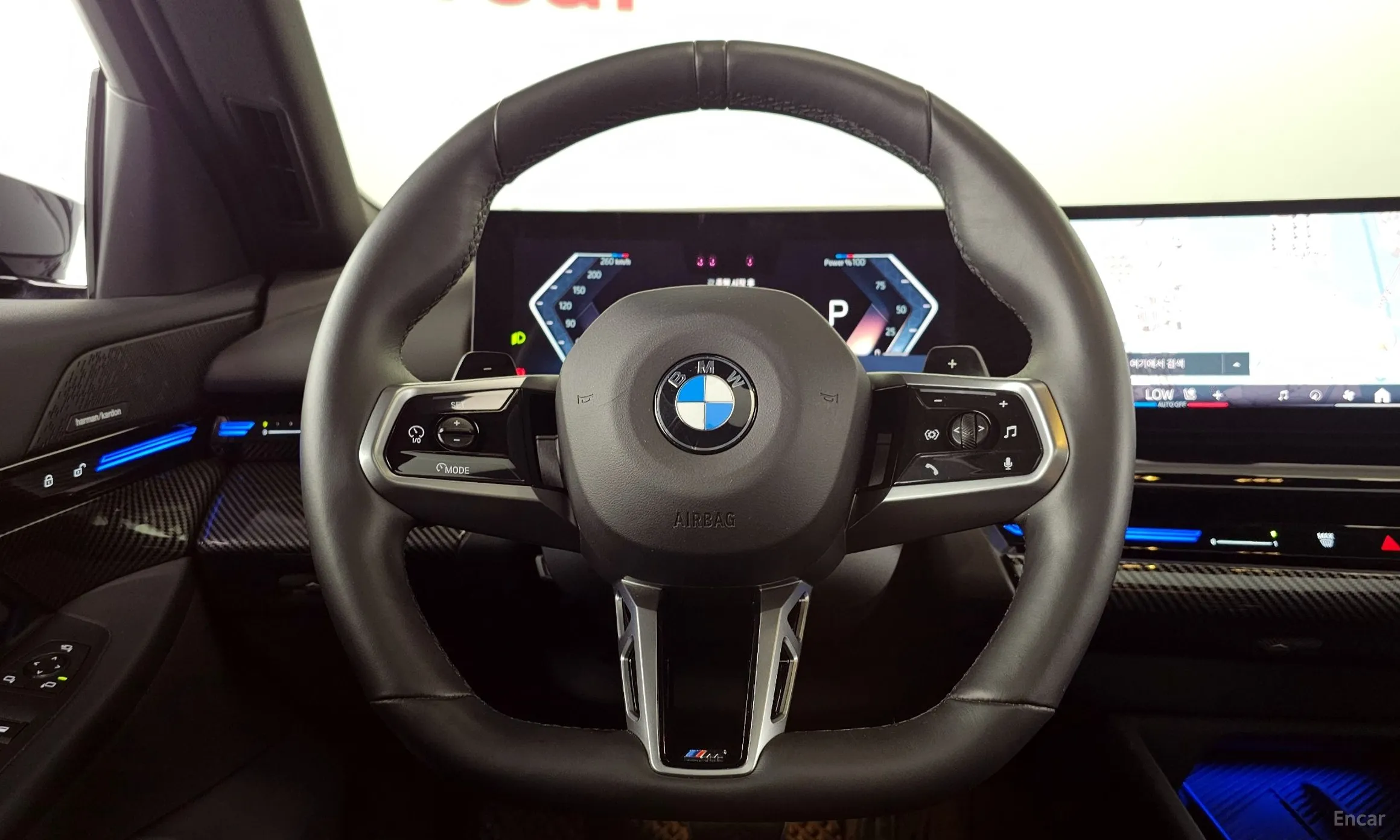 BMW 5 Series (G60) превью 13