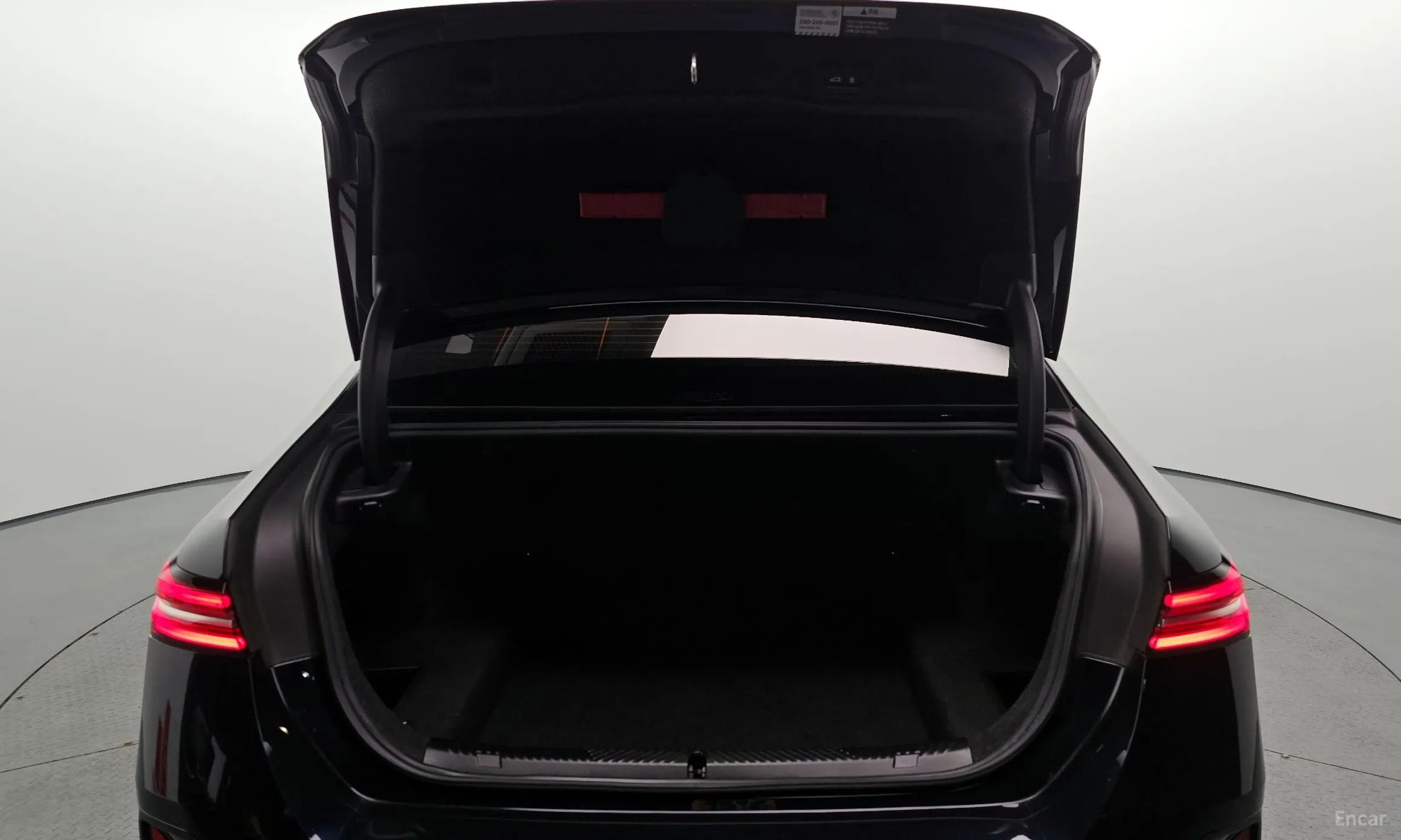 BMW 5 Series (G60) превью 20