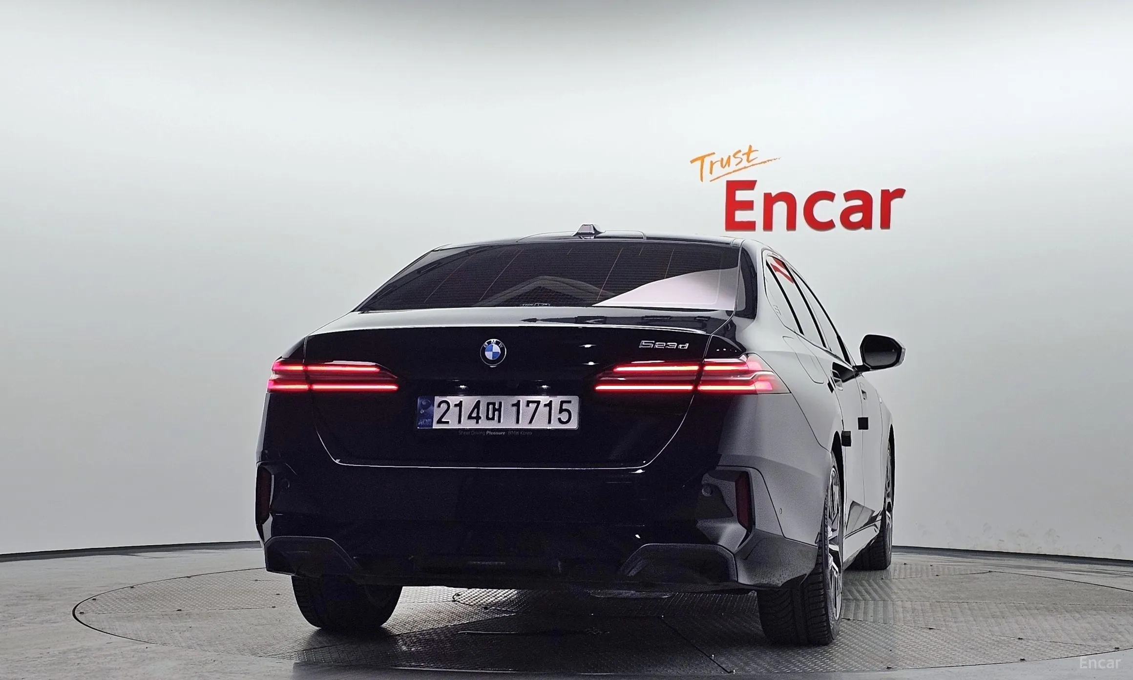 BMW 5 Series (G60) превью 4