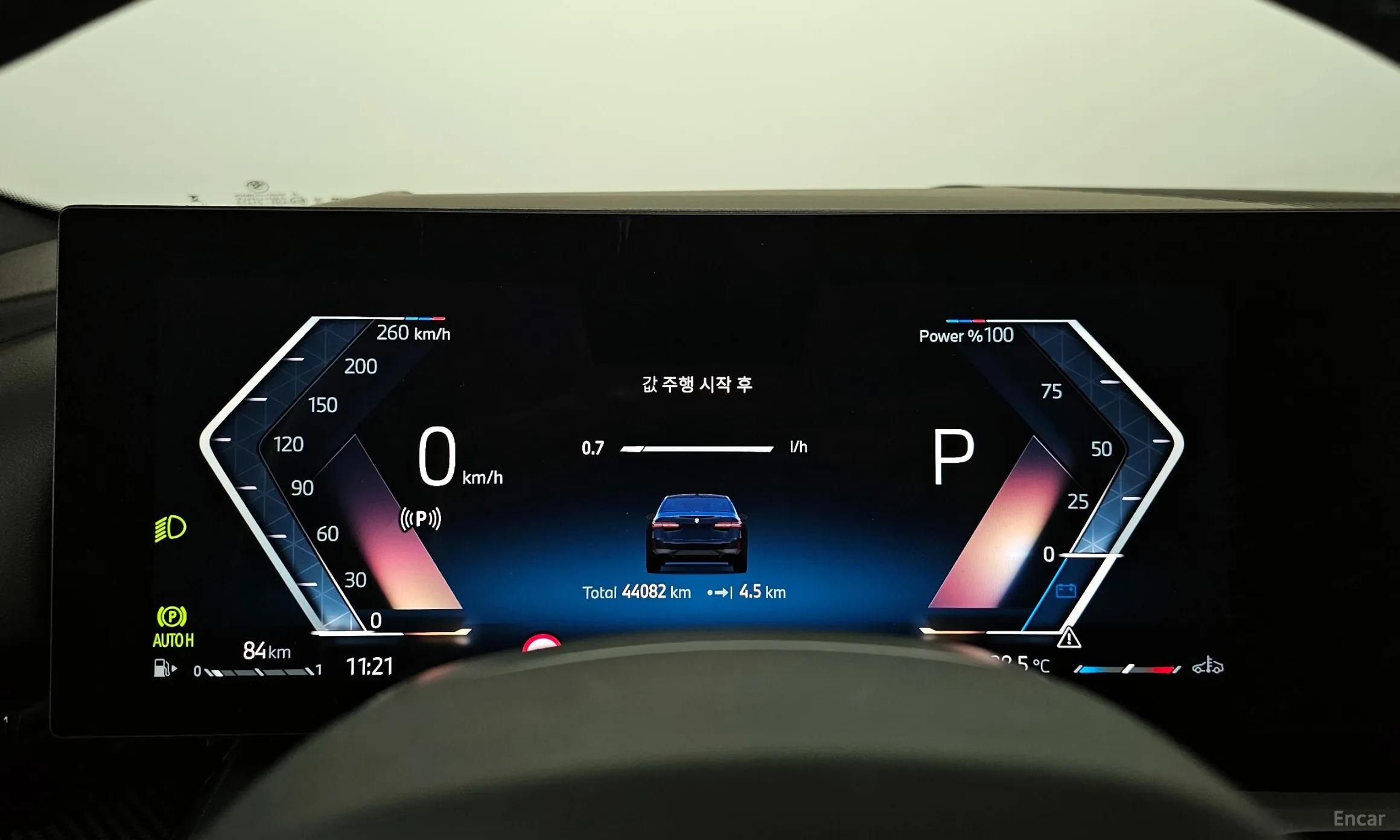 BMW 5 Series (G60) превью 8