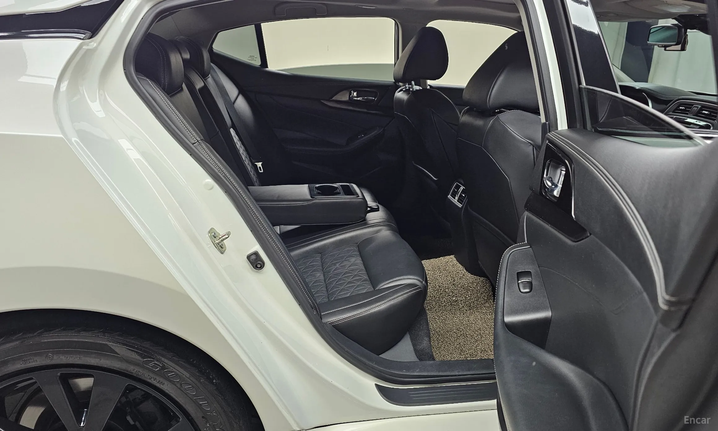 Nissan Maxima (A36) превью 12