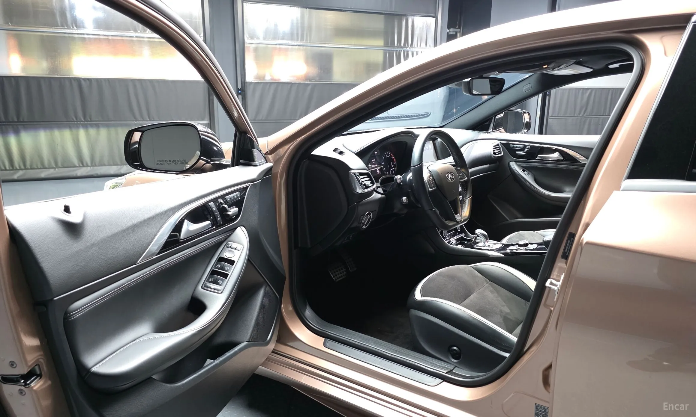 Infiniti Q30 превью 10