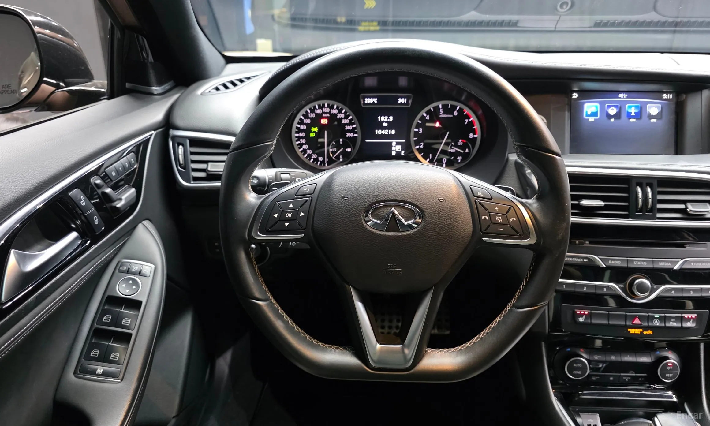 Infiniti Q30 превью 13