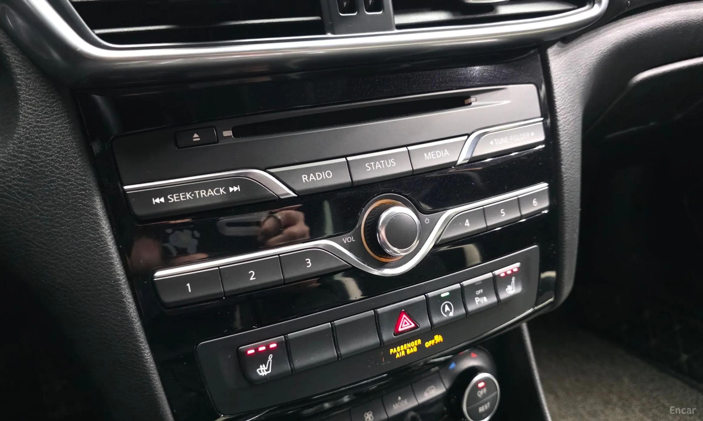 Infiniti Q30 превью 16