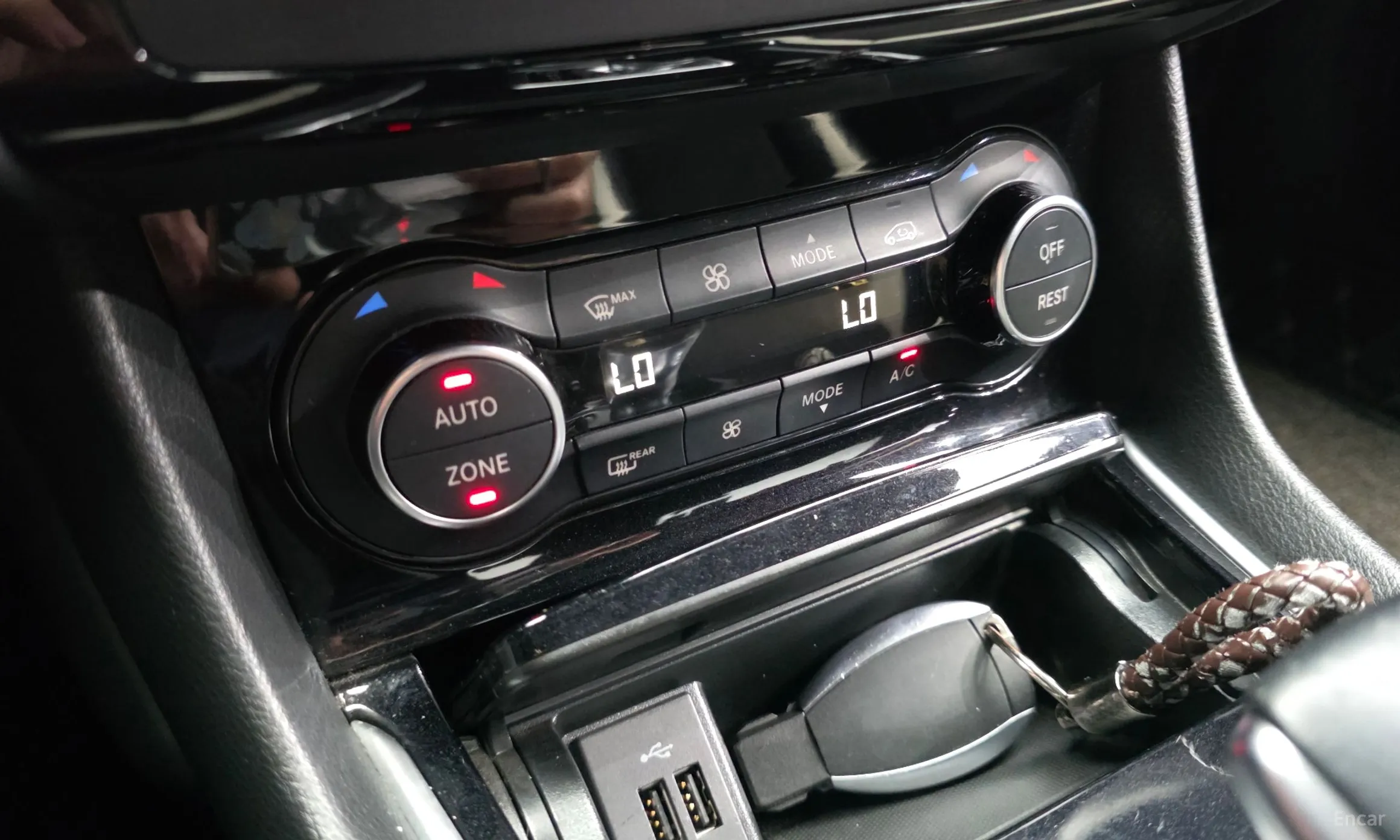Infiniti Q30 превью 17
