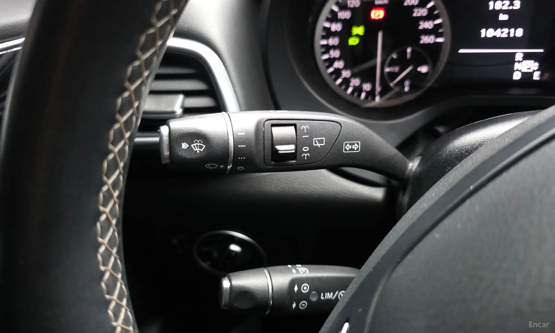 Infiniti Q30 превью 18